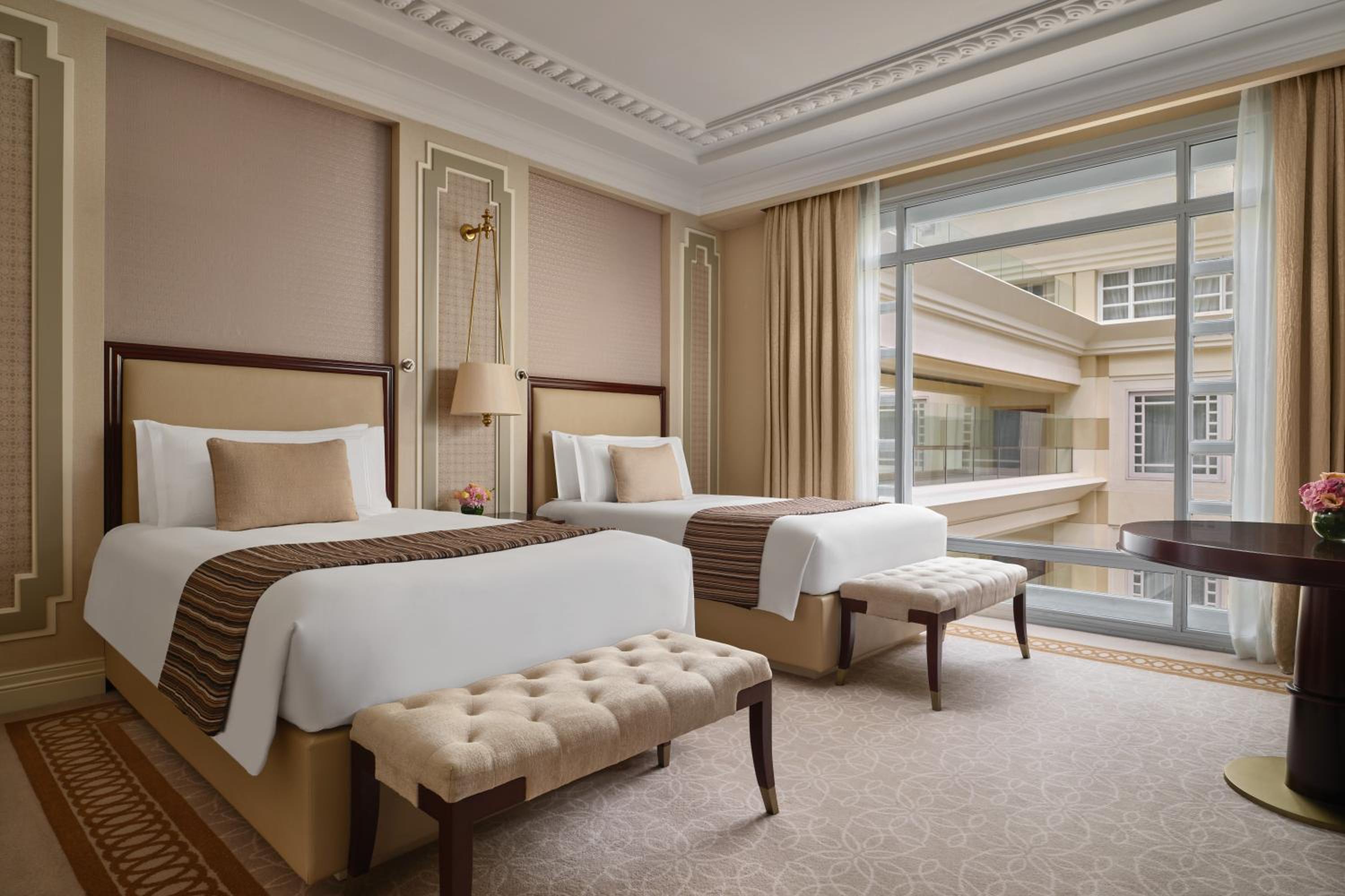 Premier Courtyard Room Twin
