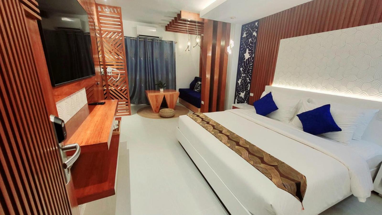 Deluxe Suite - Photo 5