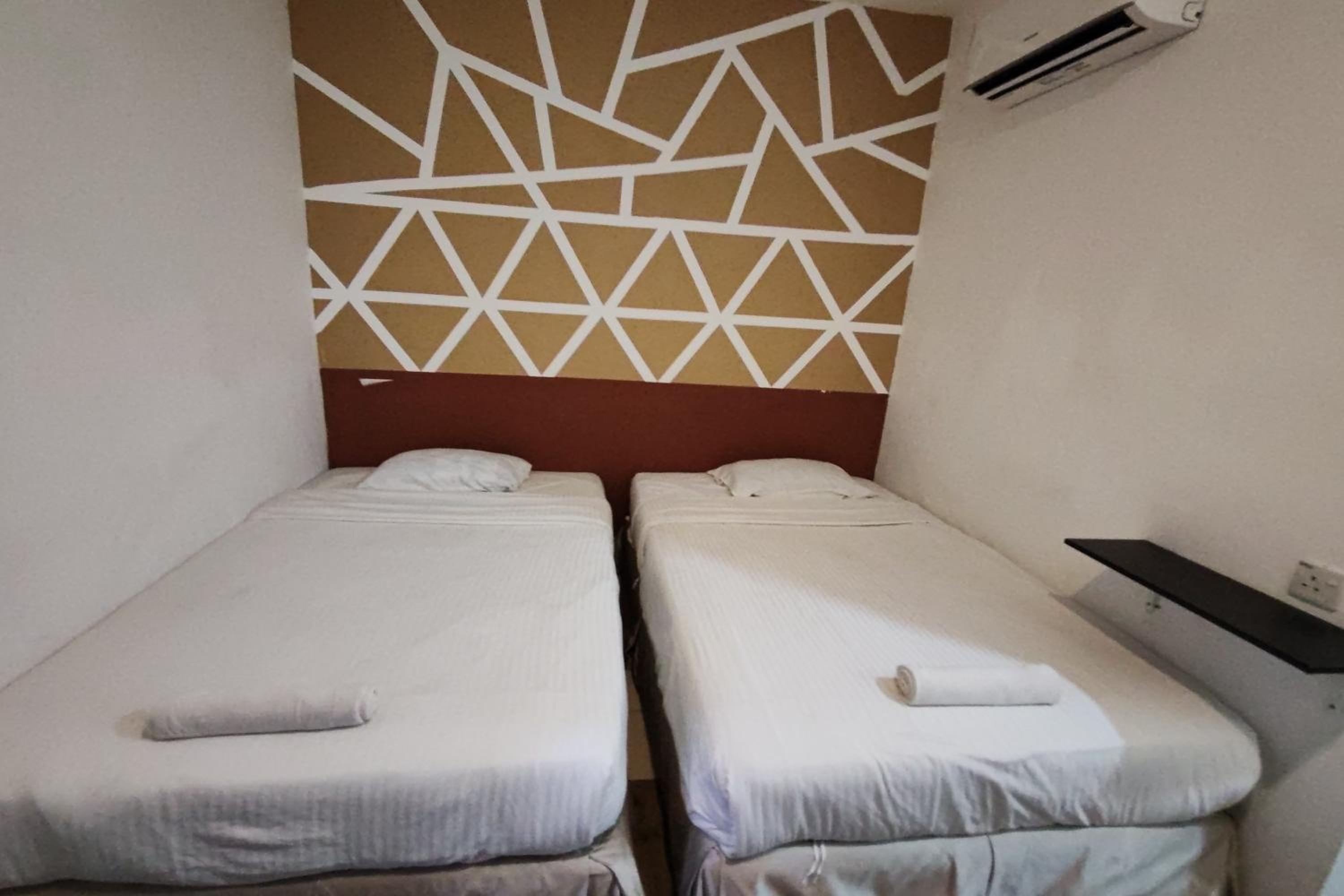 Standard Twin Room - Photo 2