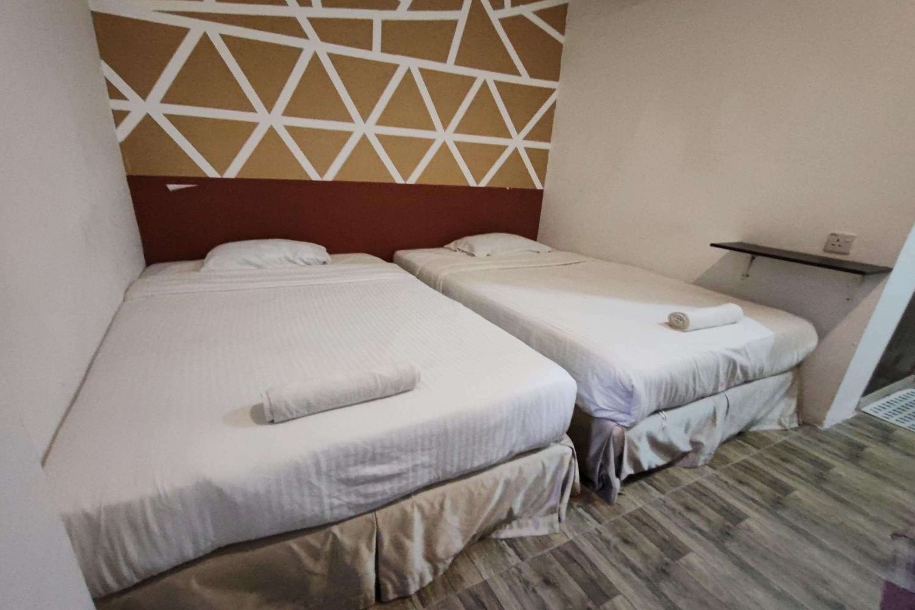 Standard Twin Room - Photo 1