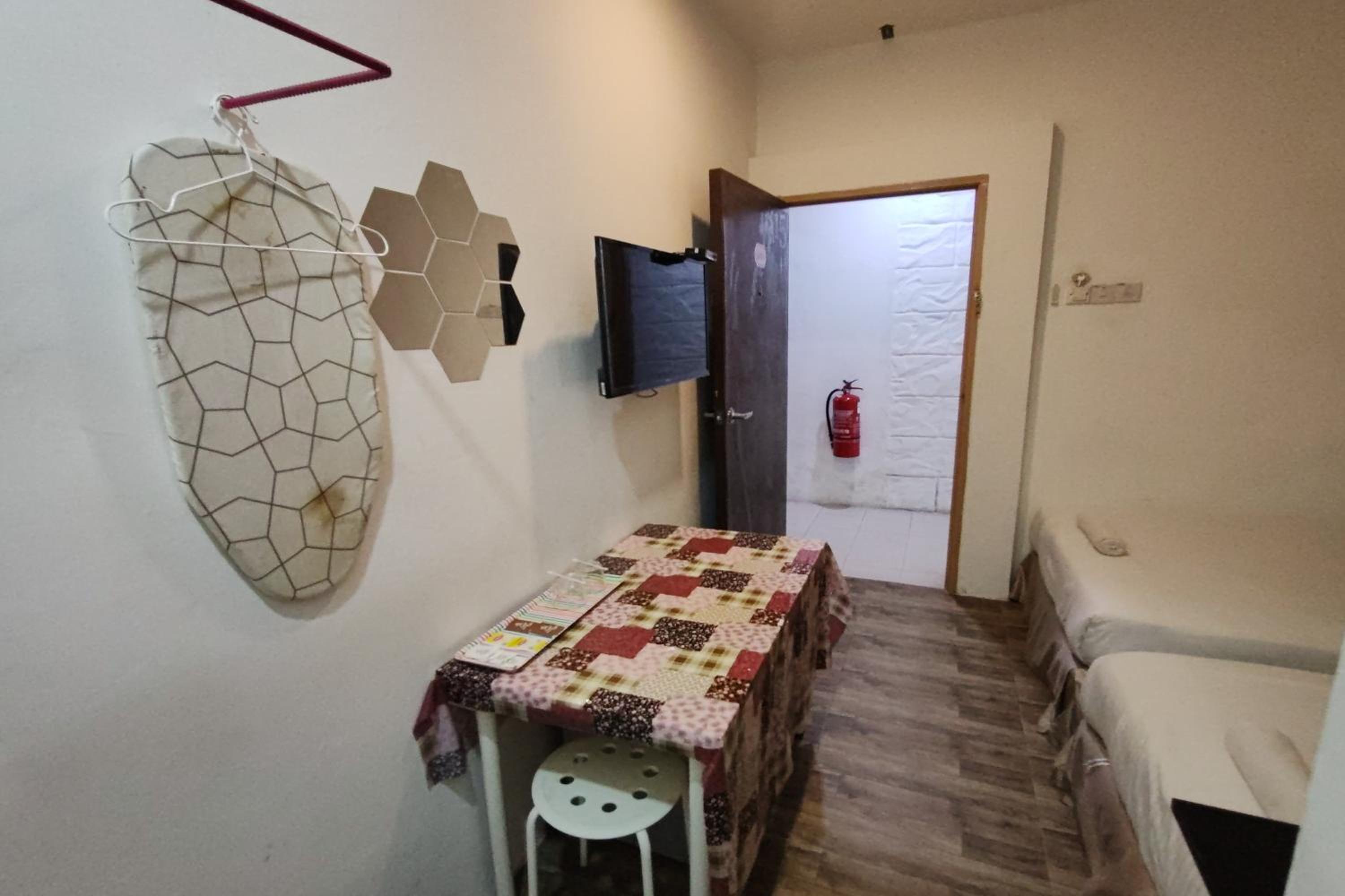 Standard Twin Room - Photo 3