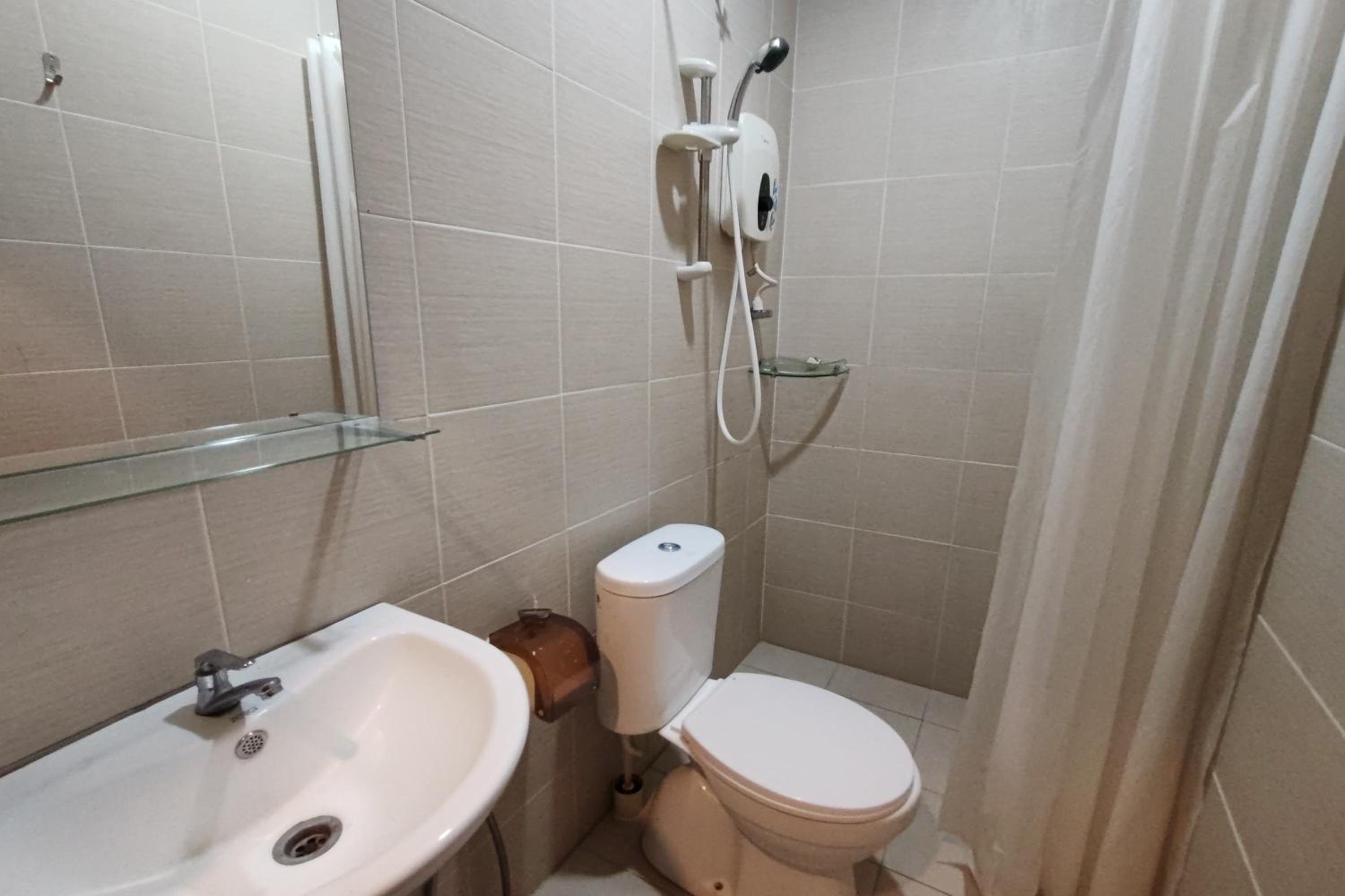 Standard King Room - Photo 5