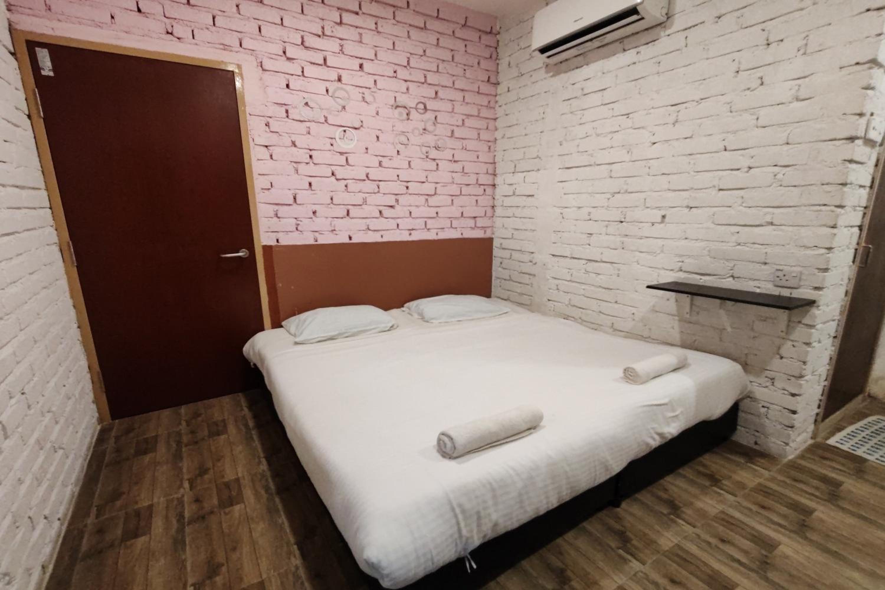 Standard King Room - Photo 4