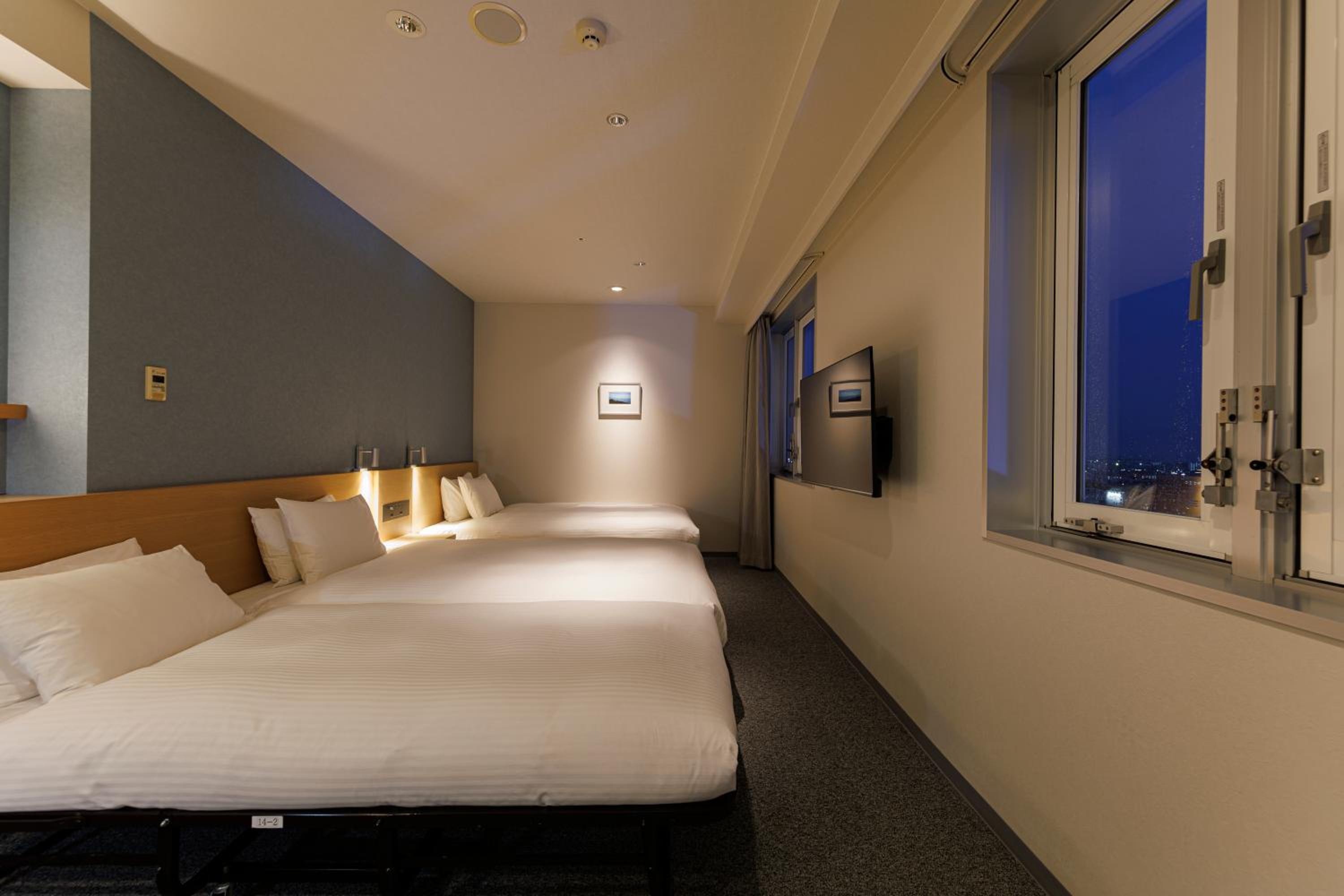 Deluxe Twin Room (3 Adults) - Non-Smoking - Photo 7