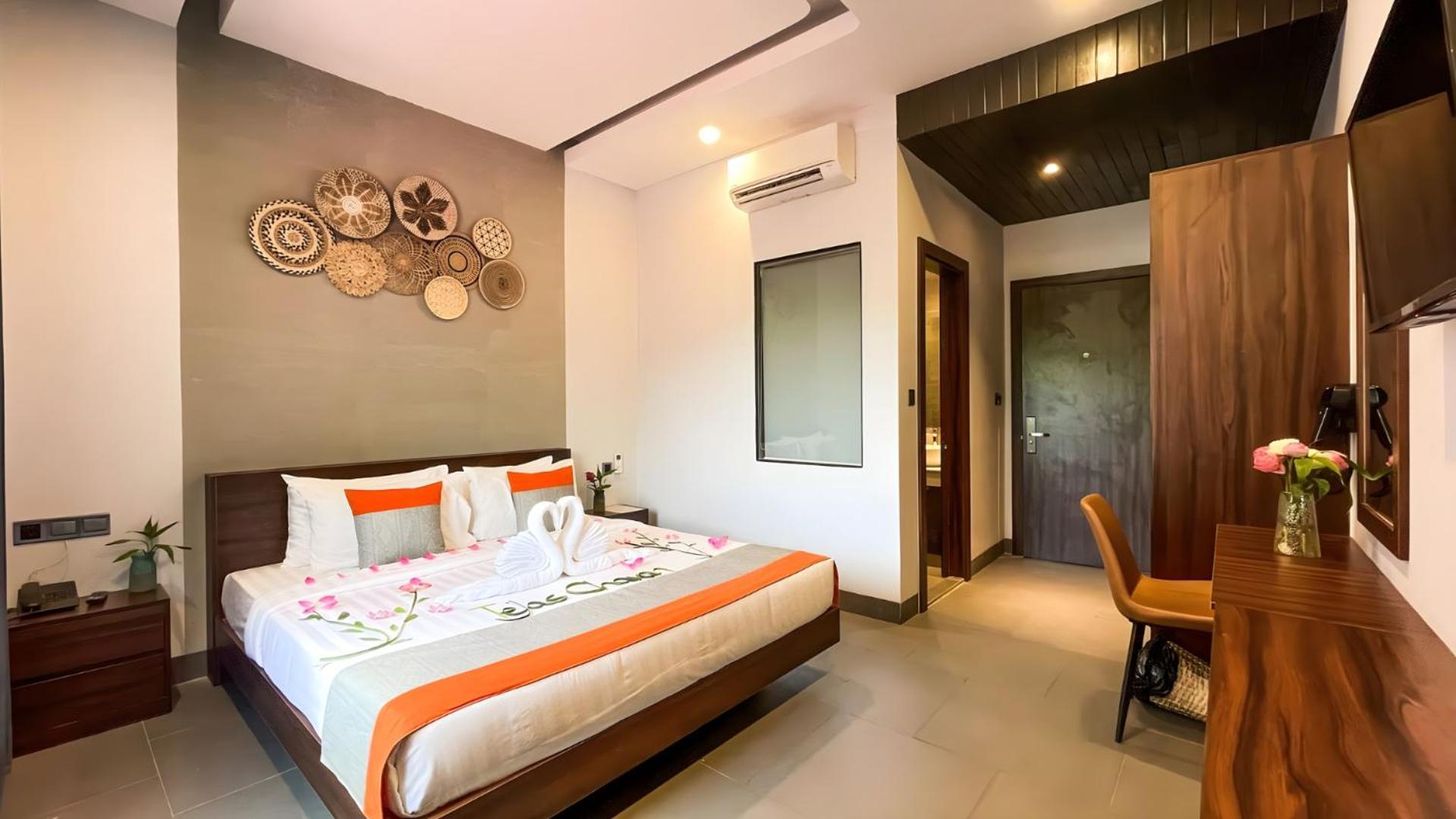 Deluxe Double Room (2 Adults + 1 Child) - Free Pick Up photo 1