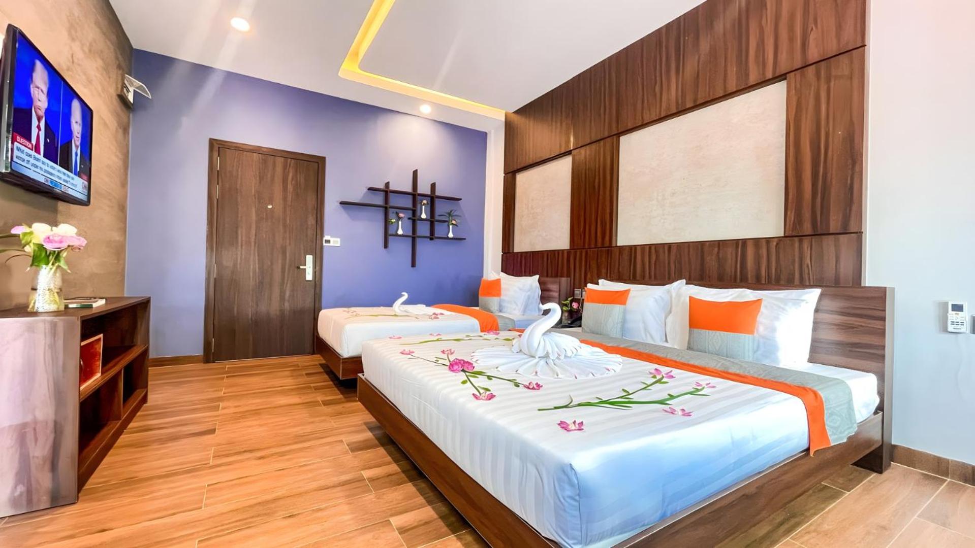 Family Suite with Balcony - Free Pick Up photo 3