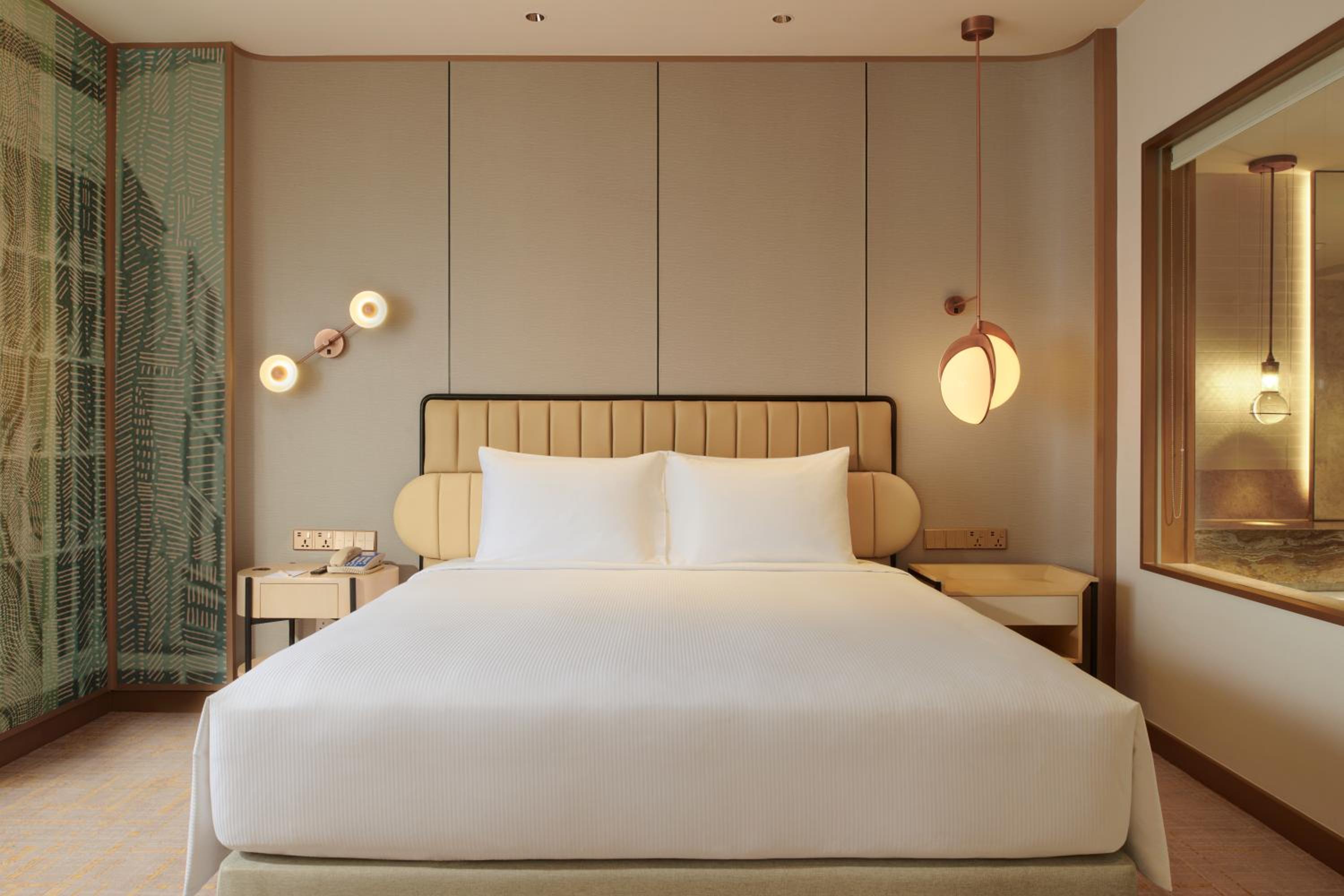 Premium King Room - Photo 10