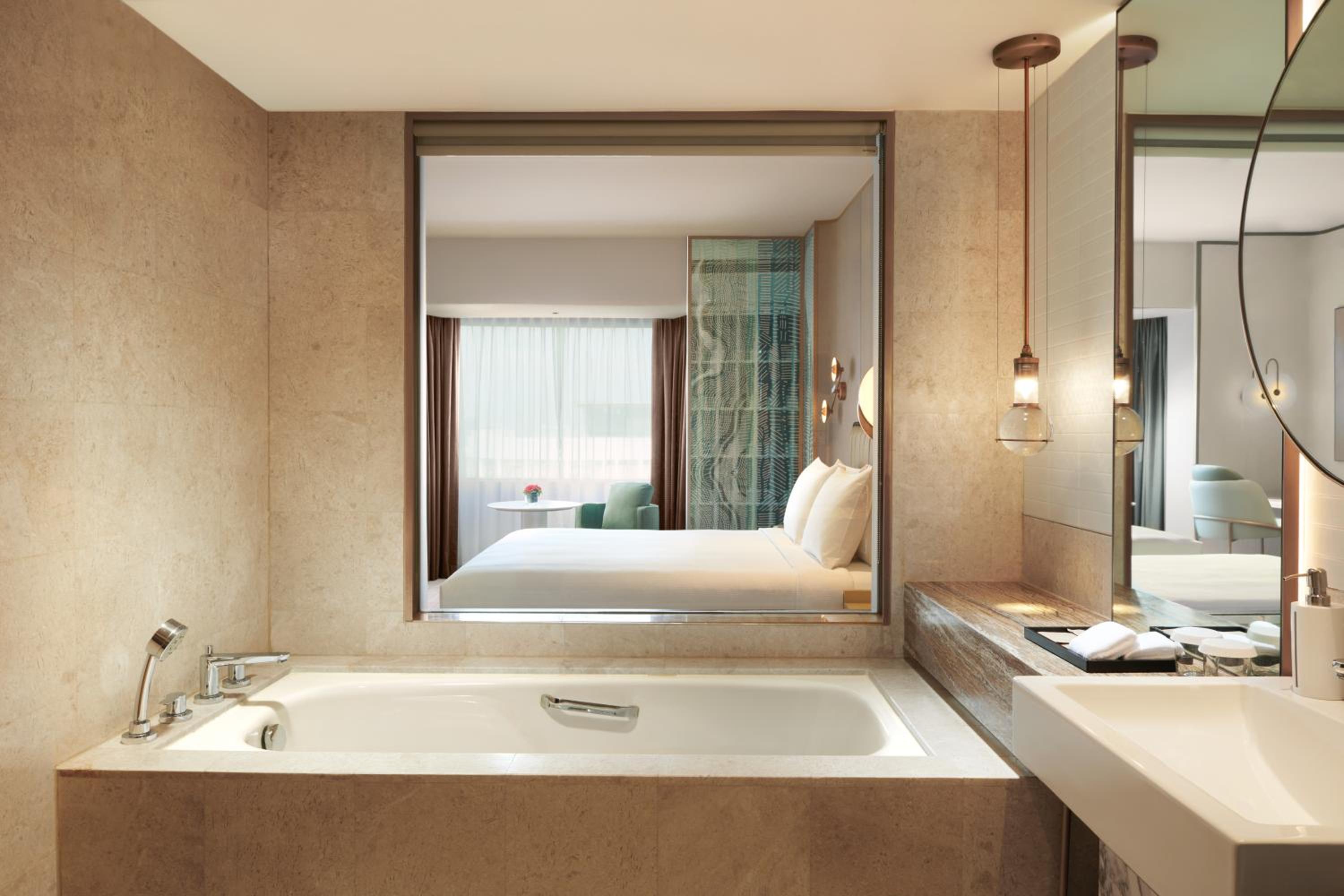 Premium King Room - Photo 7