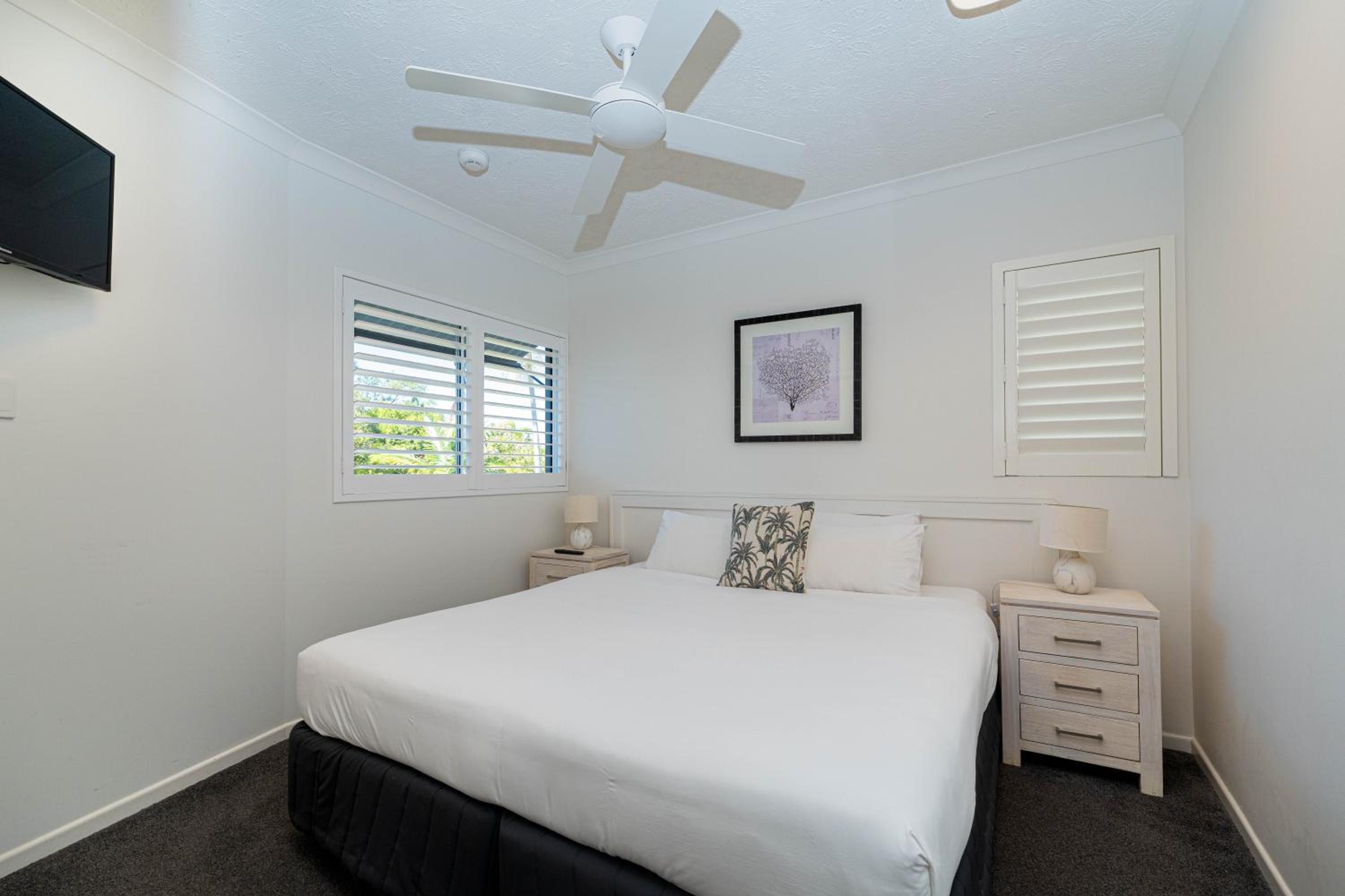 One-Bedroom Apartment - Photo 1