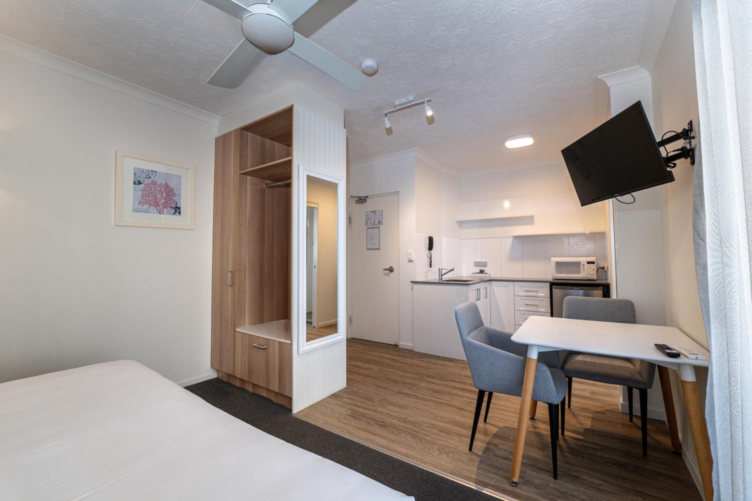 Two-Bedroom Apartment - Photo 24
