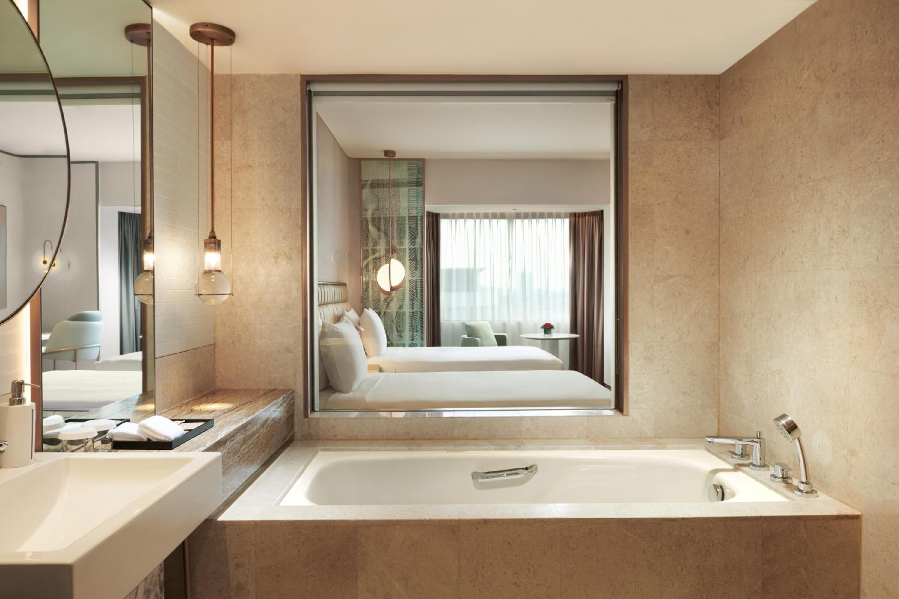 Premium Executive Twin Room with Lounge Access - Photo 7