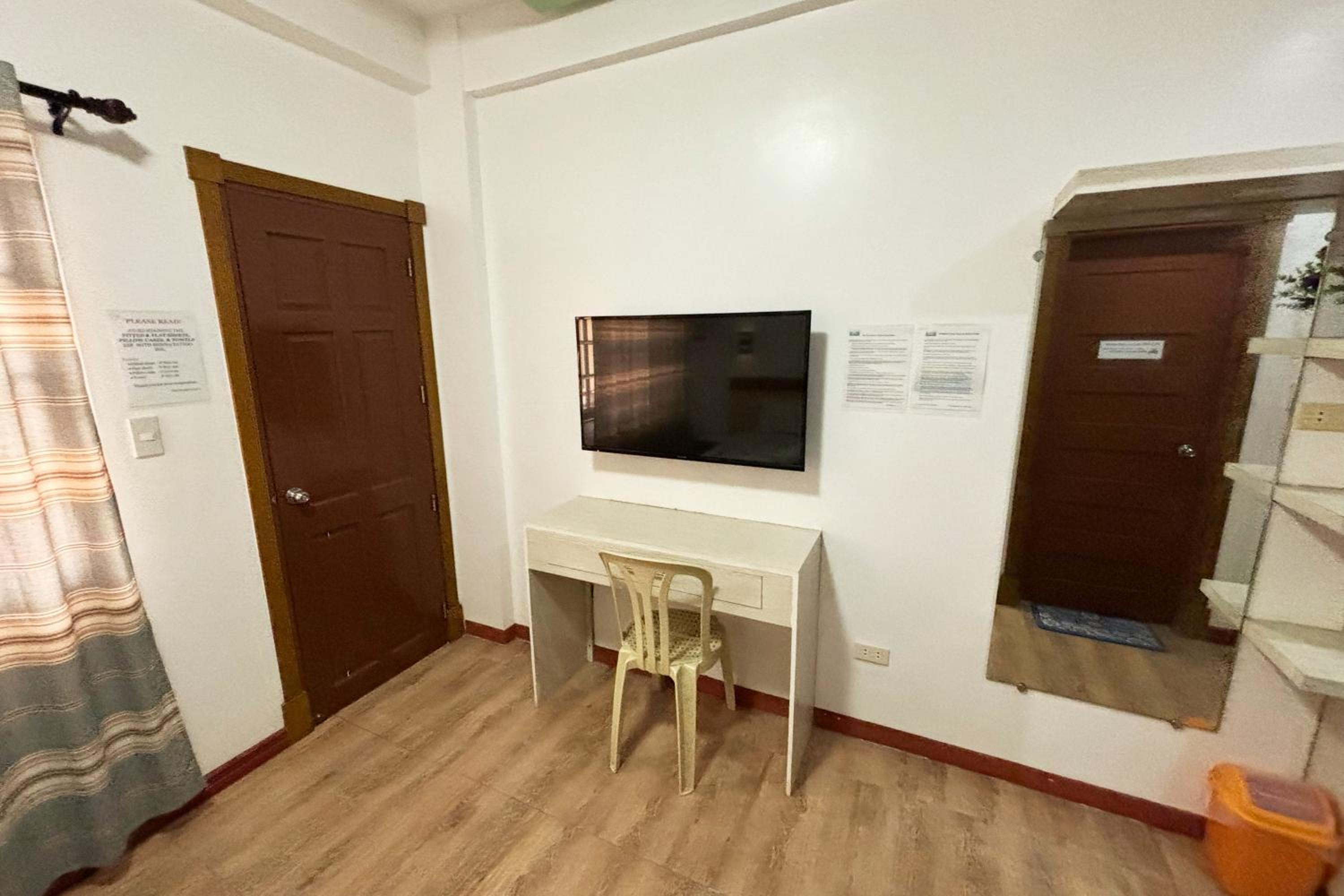Deluxe Double Room - Photo 9
