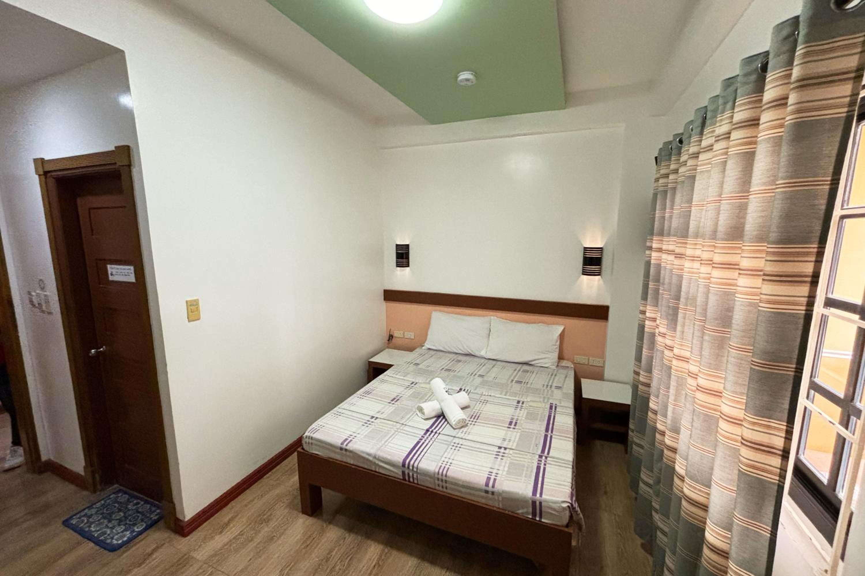 Deluxe Double Room - Photo 19