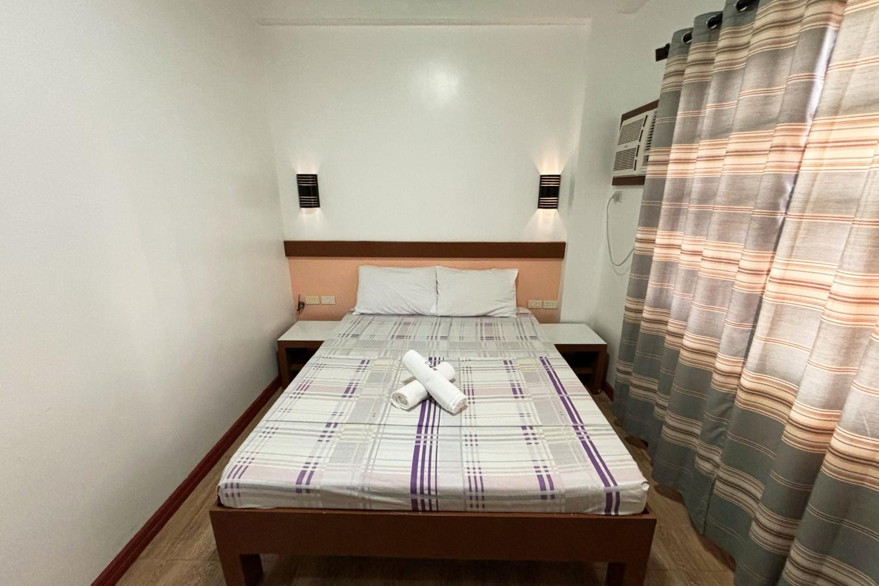 Deluxe Double Room - Photo 11