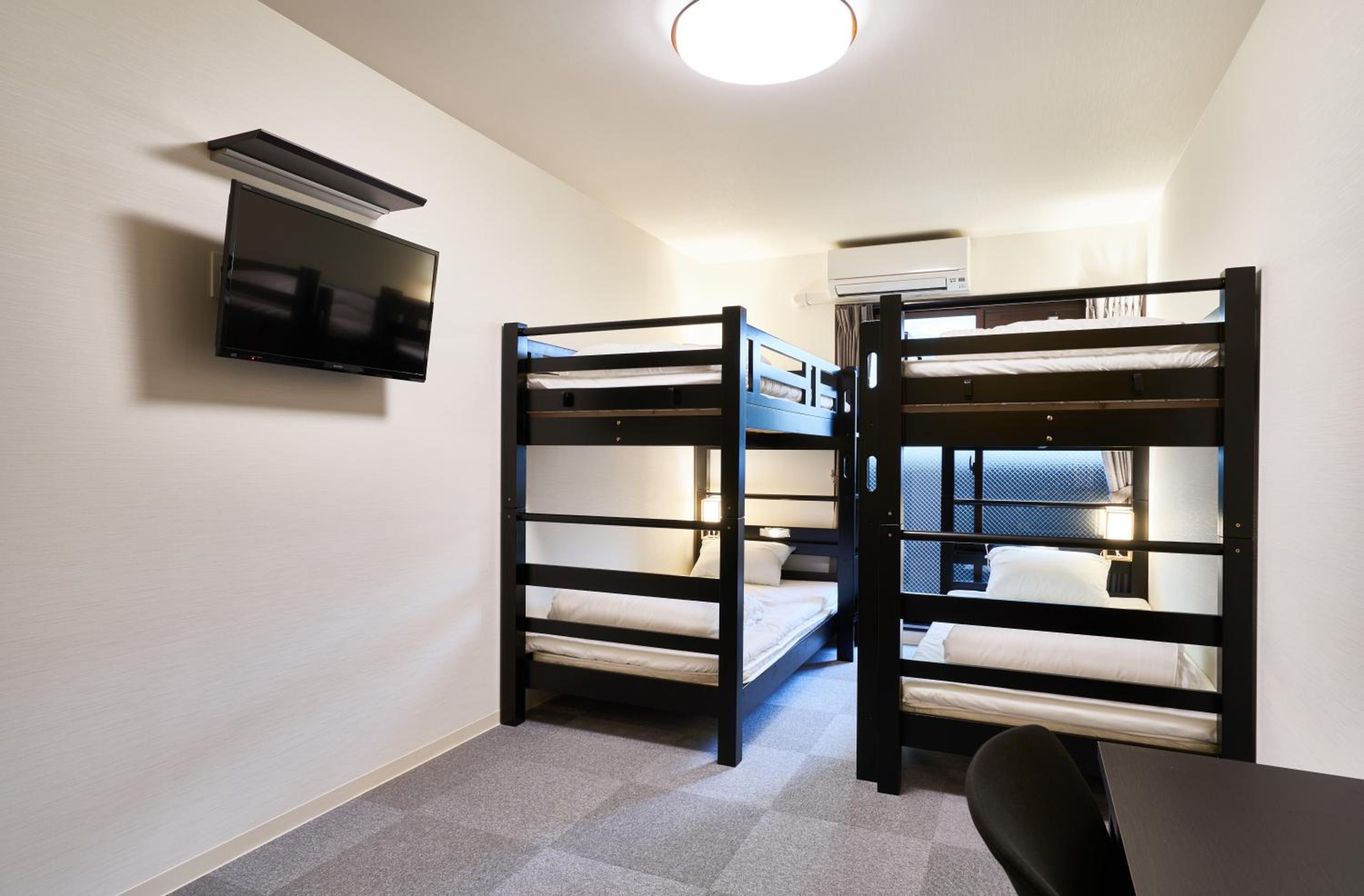 Quadruple Room - Photo 21