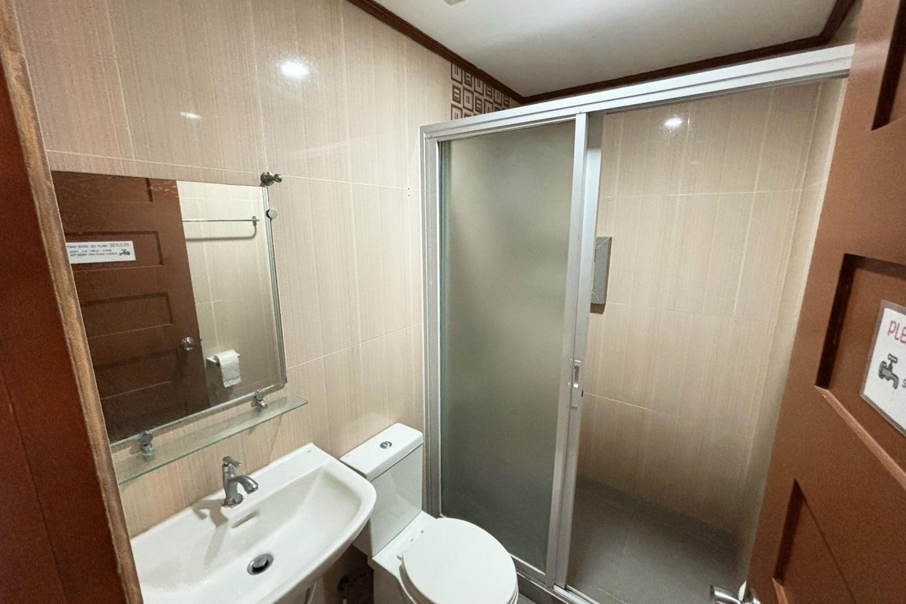 Deluxe Quadruple Room - Photo 7
