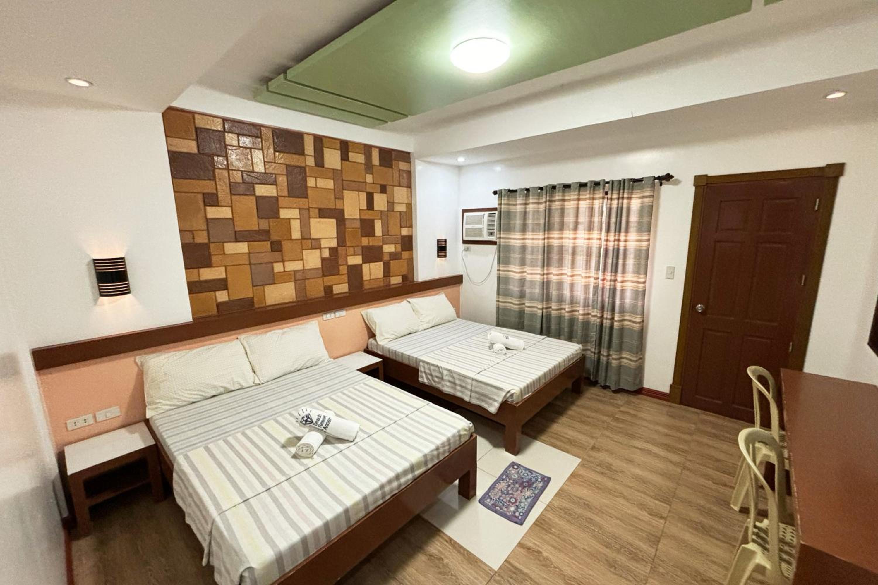 Deluxe Quadruple Room - Photo 1