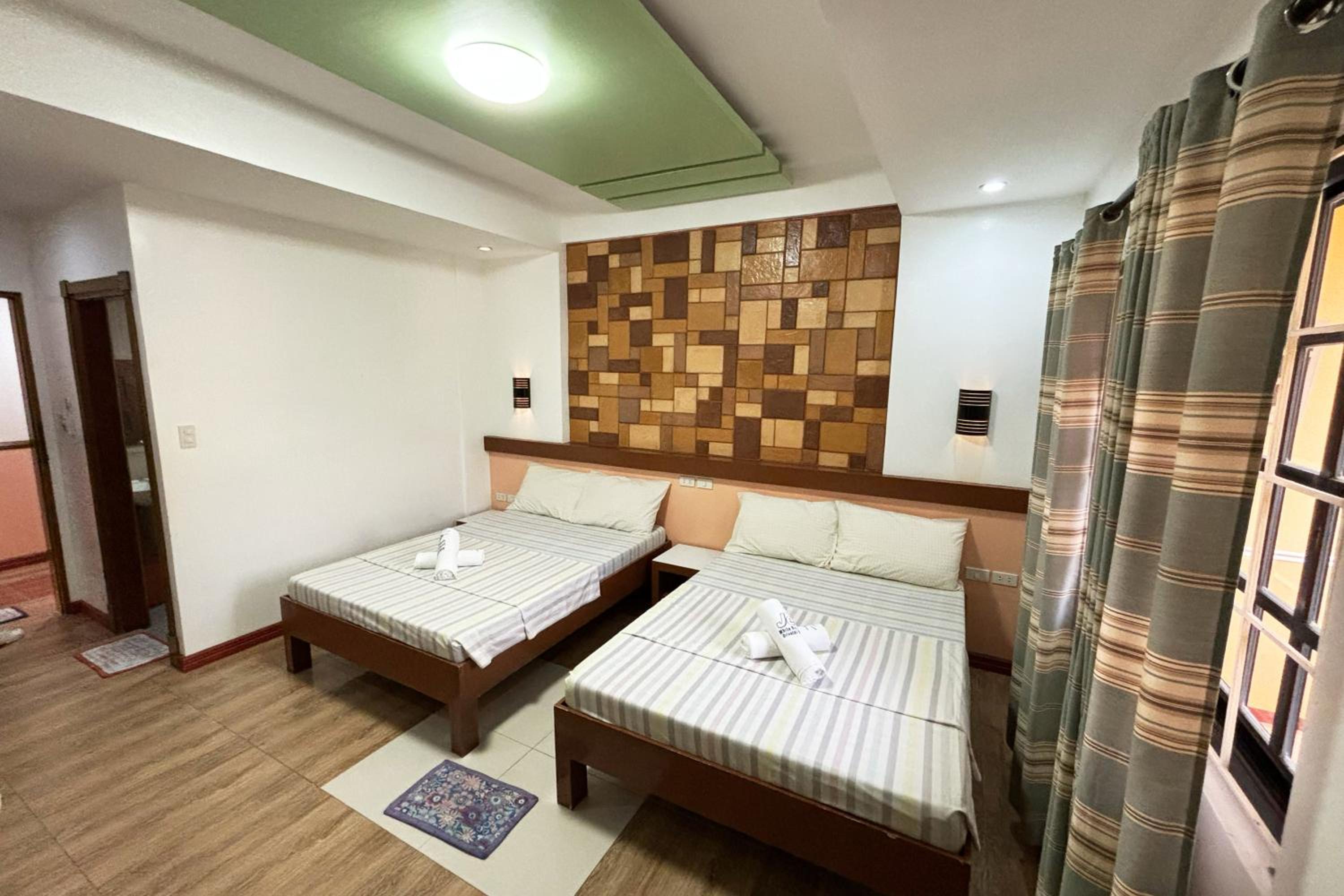Deluxe Quadruple Room - Photo 17