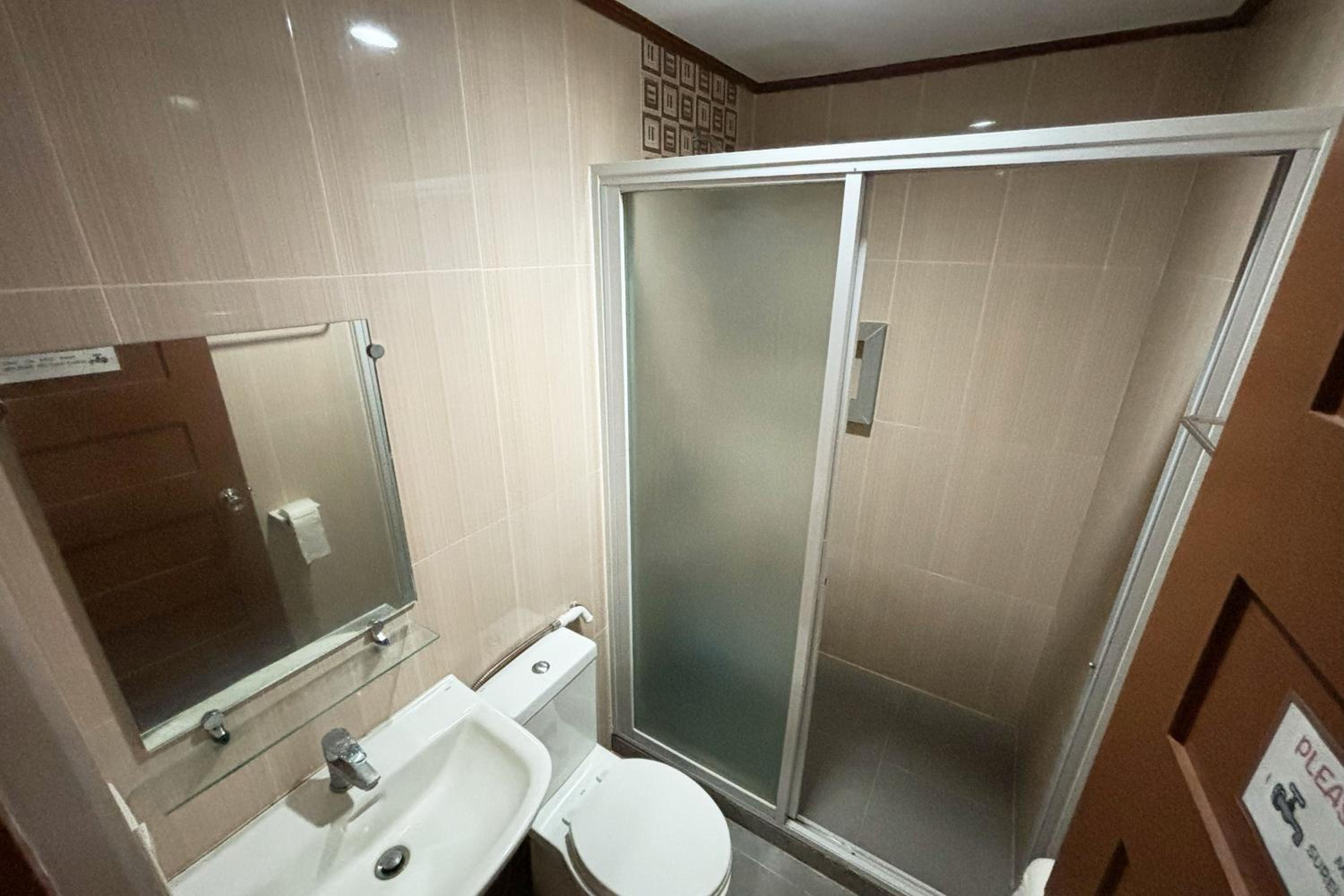 Standard Quadruple Room - Photo 8