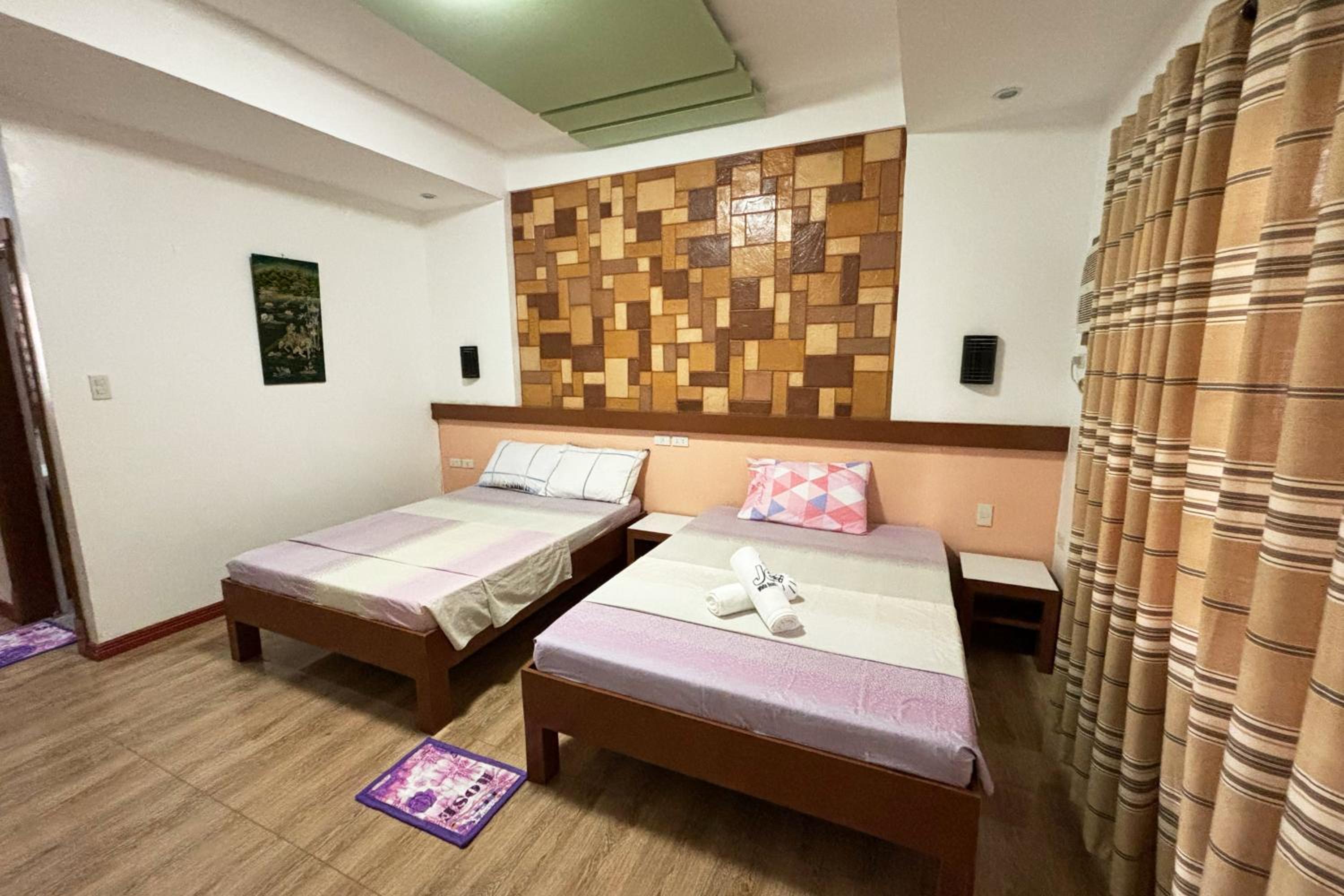 Standard Quadruple Room - Photo 14