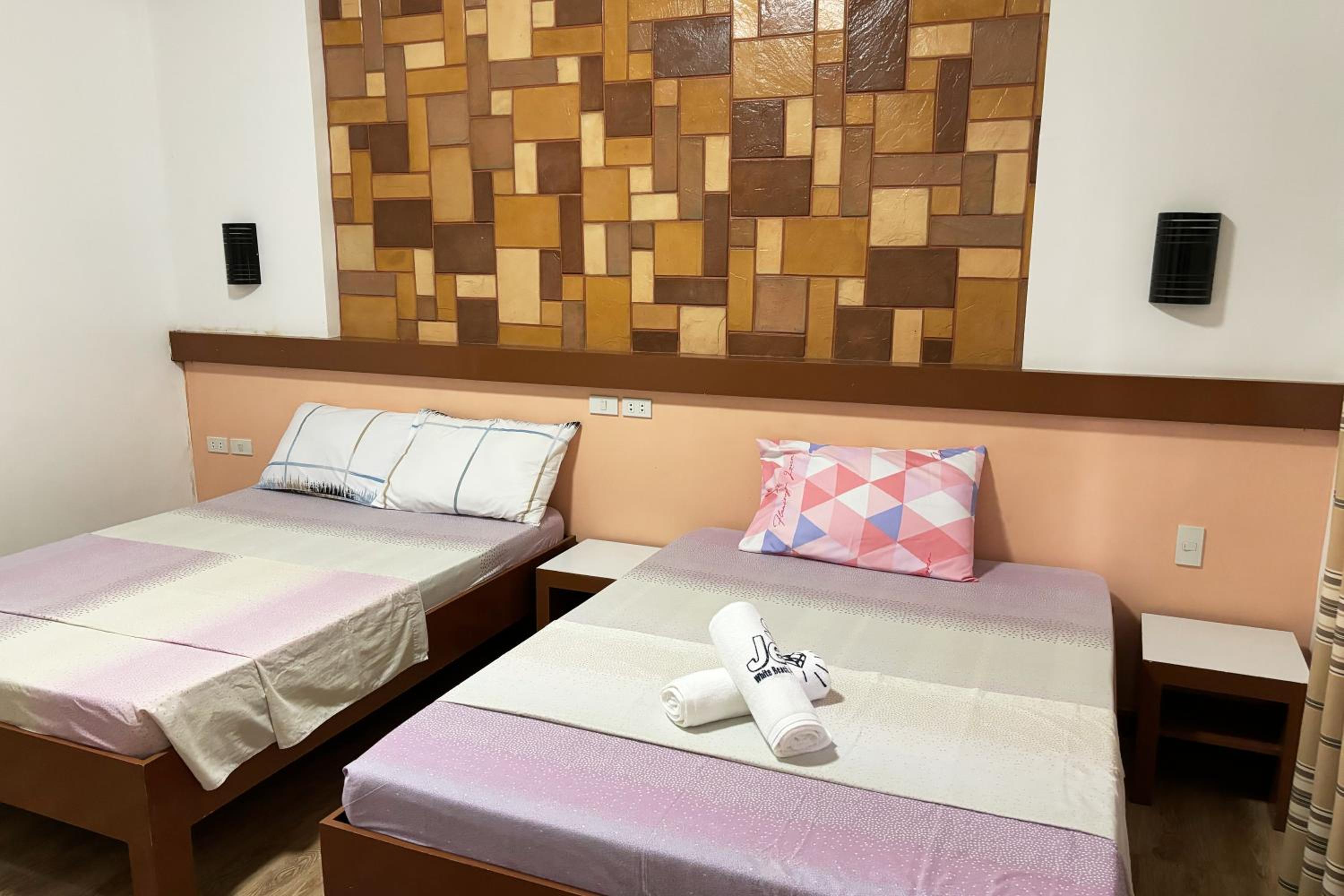 Standard Quadruple Room - Photo 17