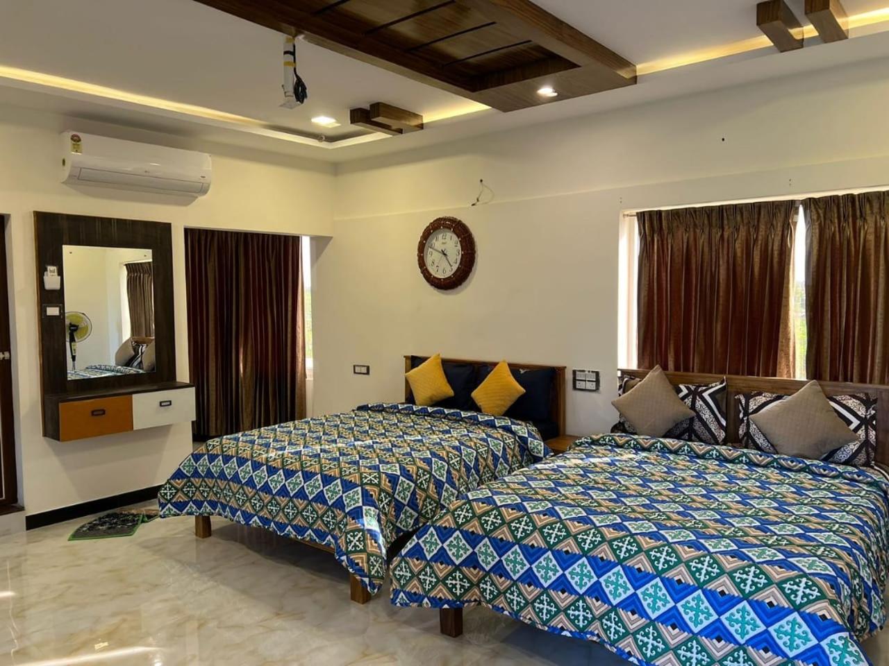 King Studio With Sofa Bed