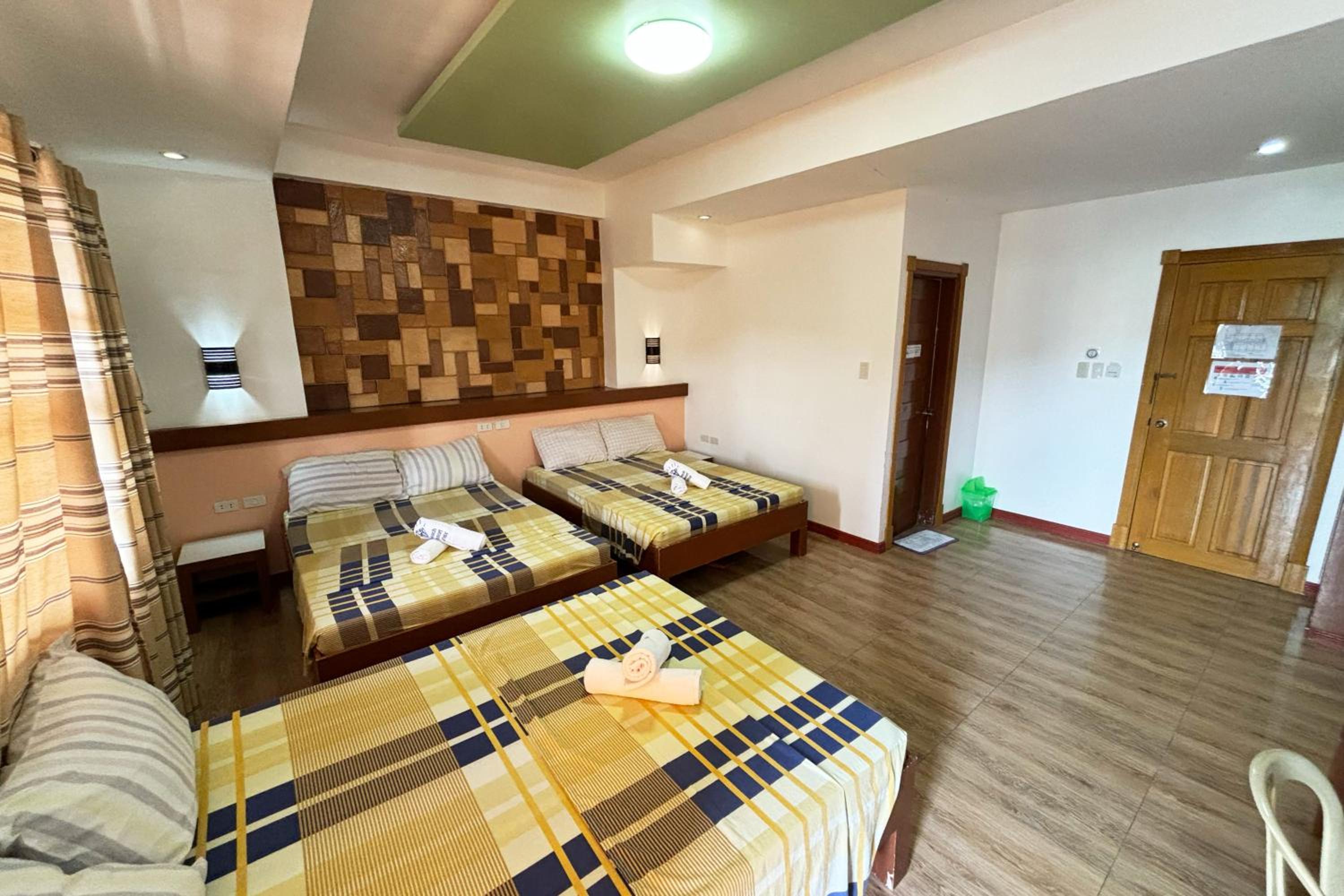 Family Room - Photo 4