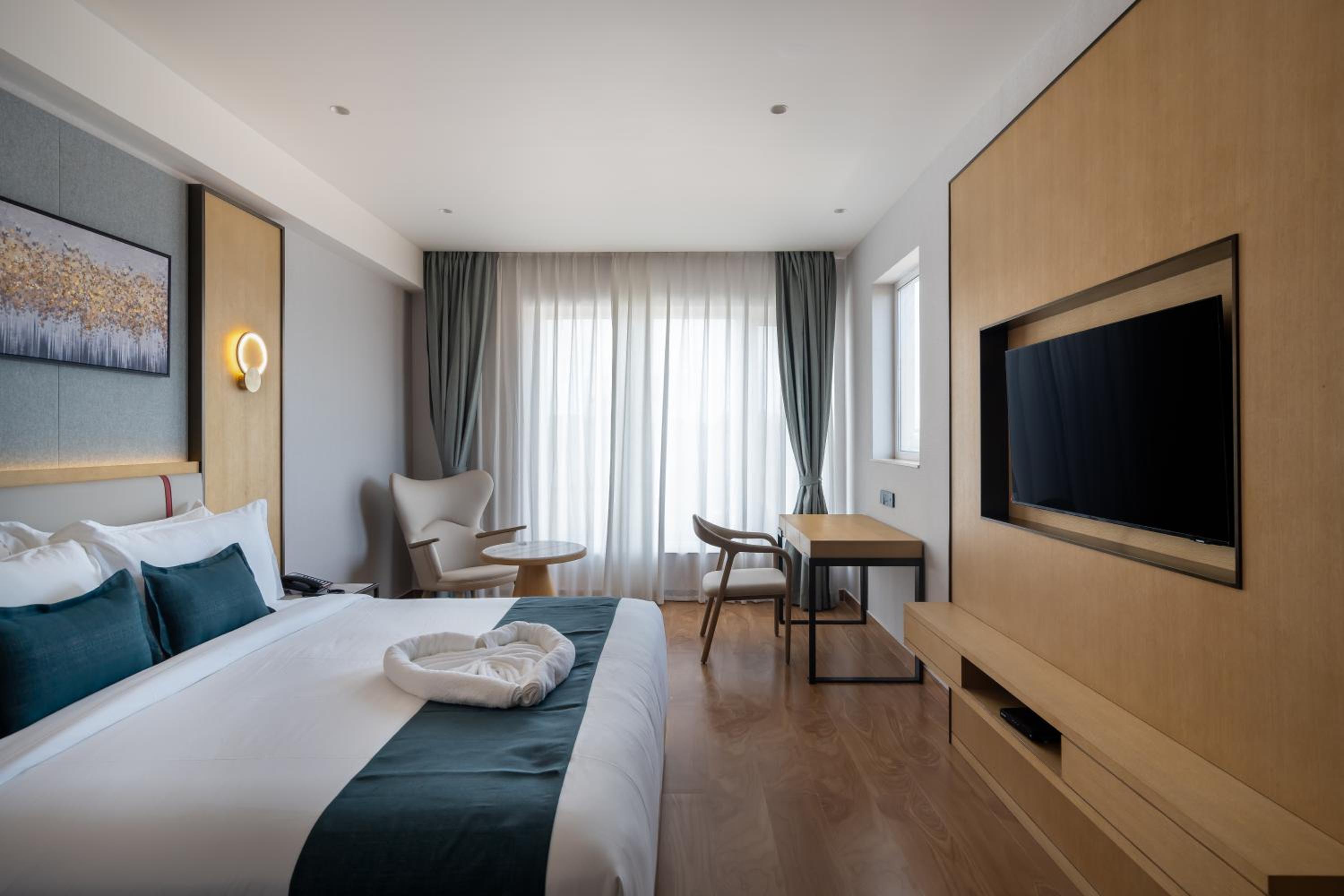Suite - Photo 1