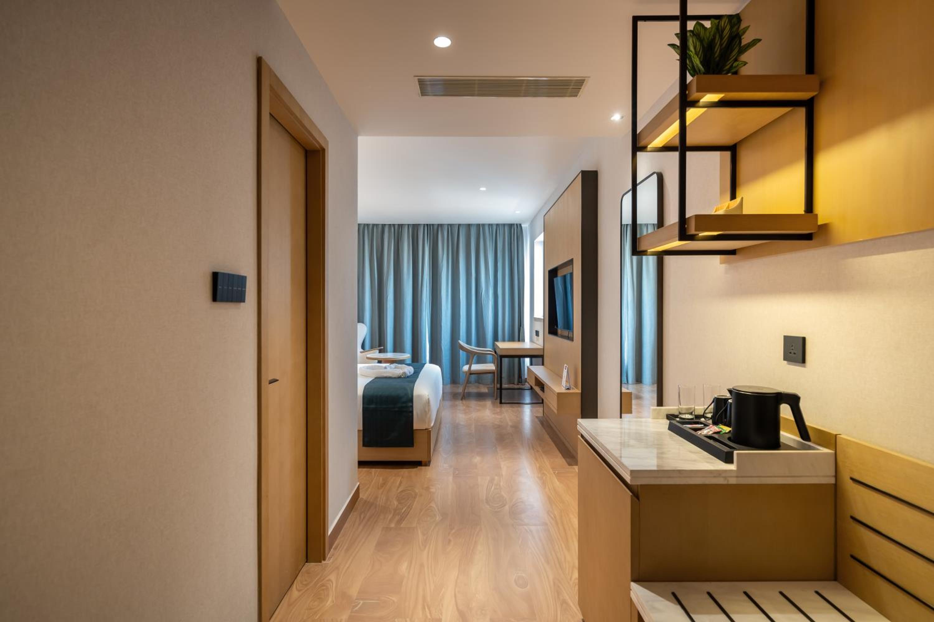 Suite - Photo 19