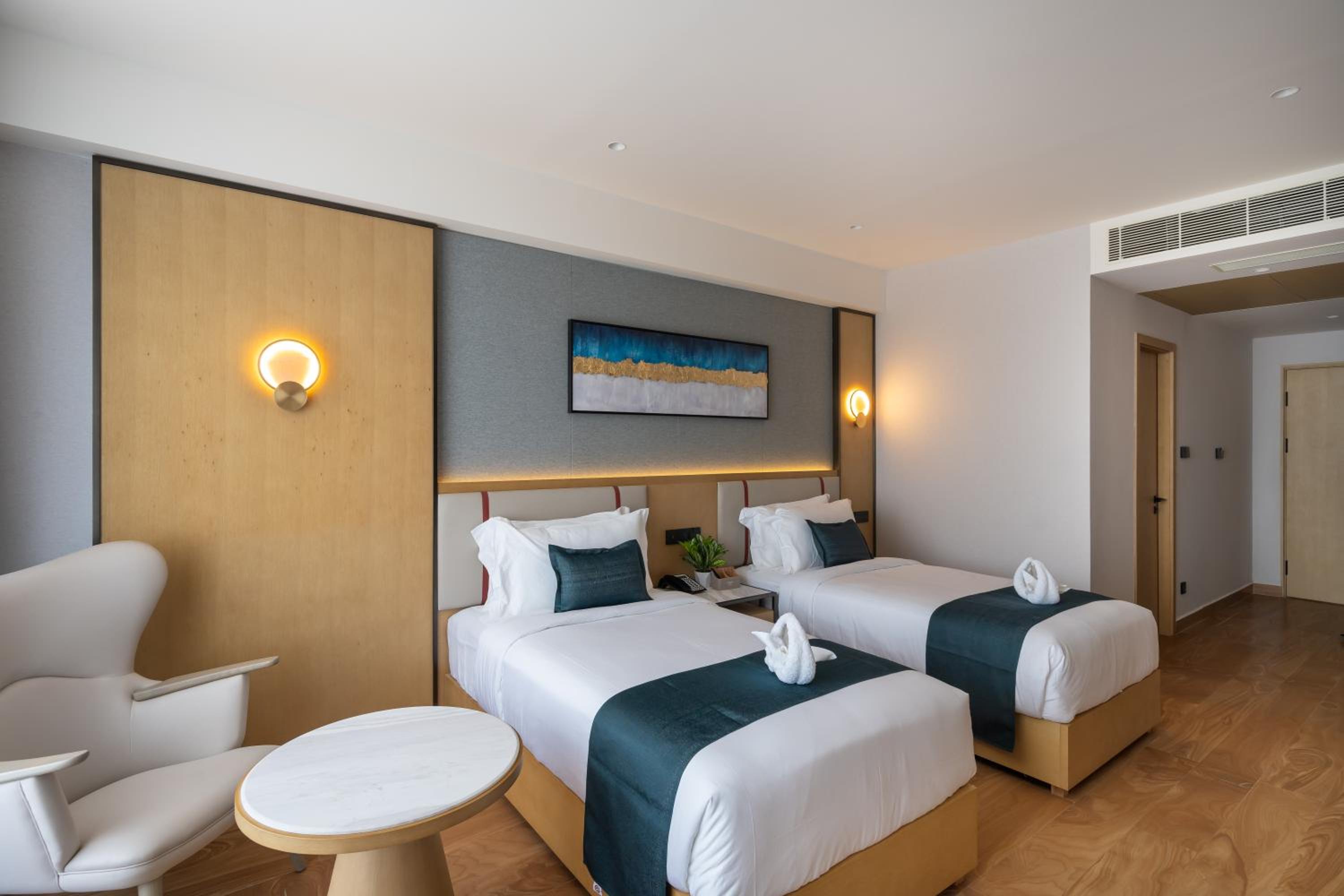 Suite - Photo 15
