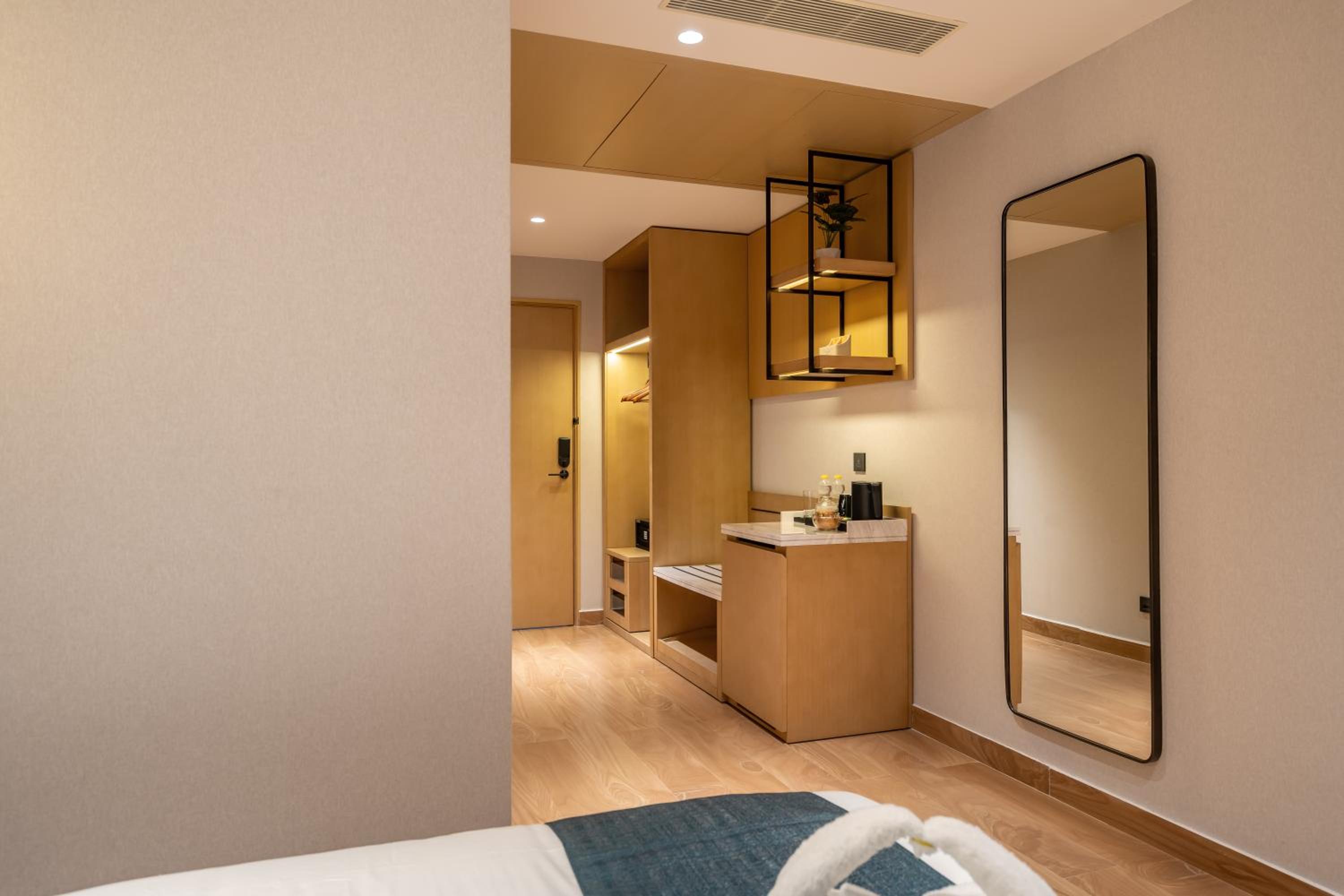 Standard Double Room - Photo 17