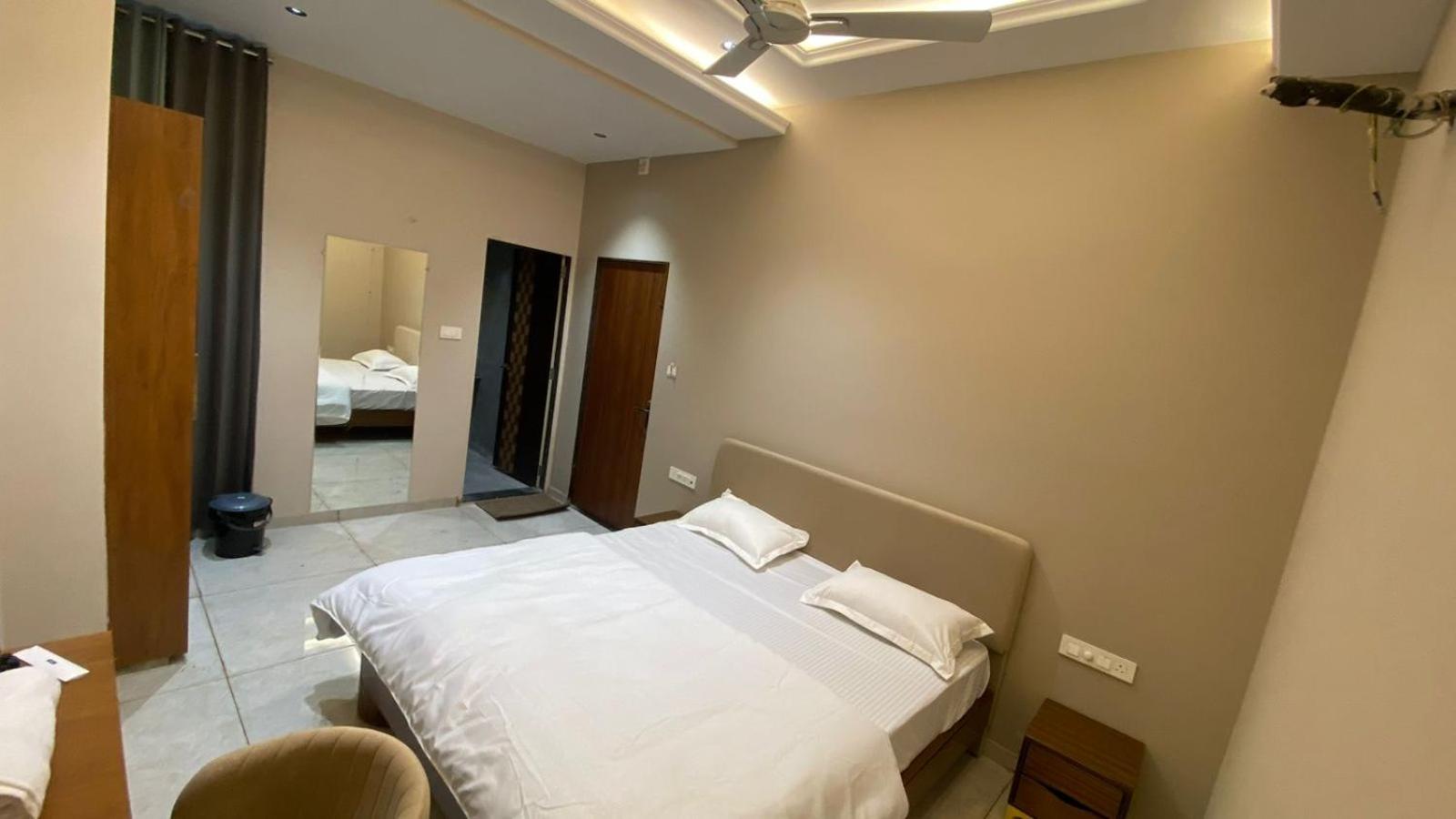 Deluxe Room - Photo 2