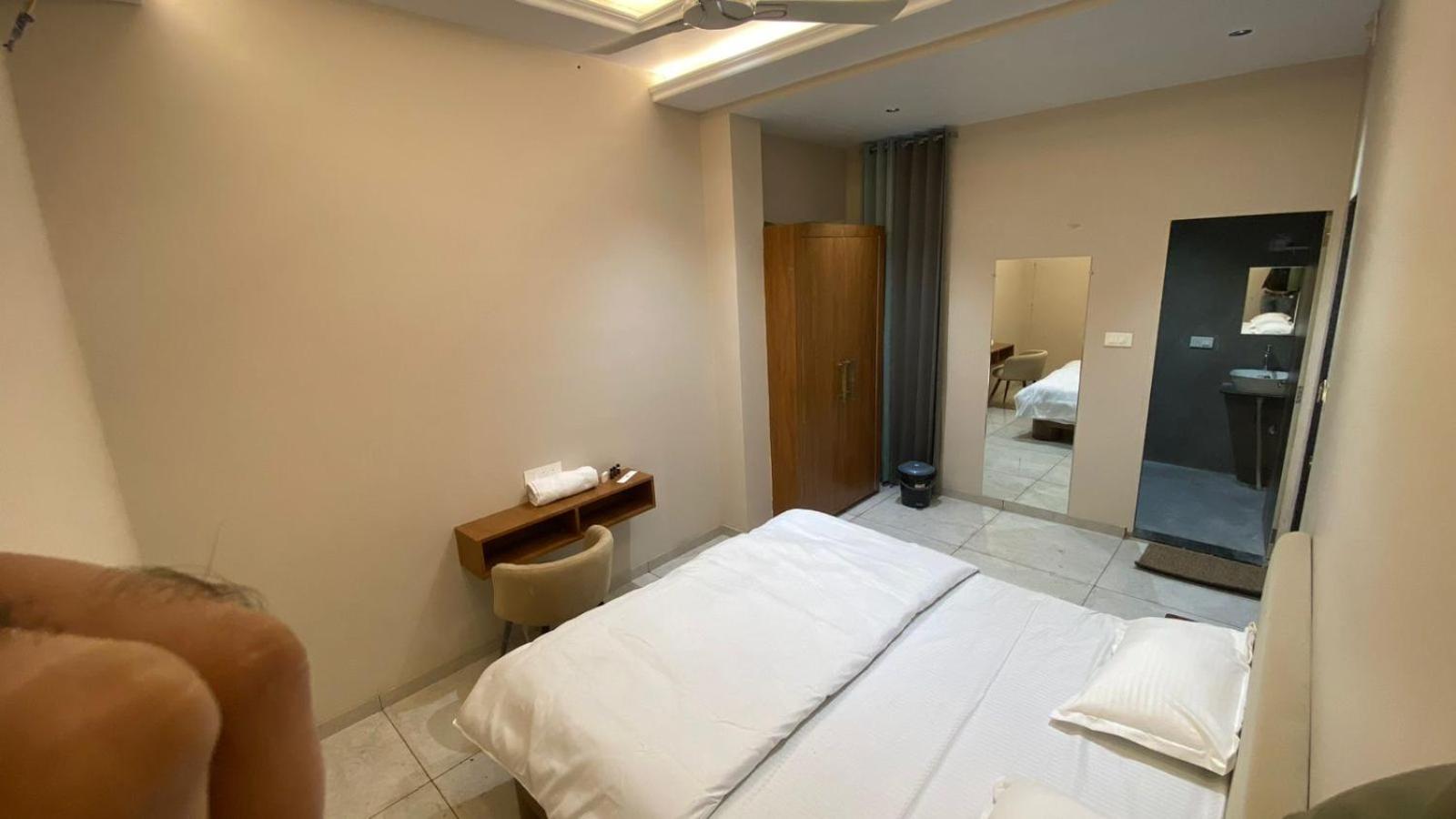 Deluxe Room - Photo 5
