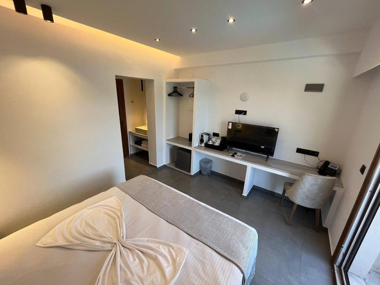 Superior Sea and Sky View Double Room - Photo 9