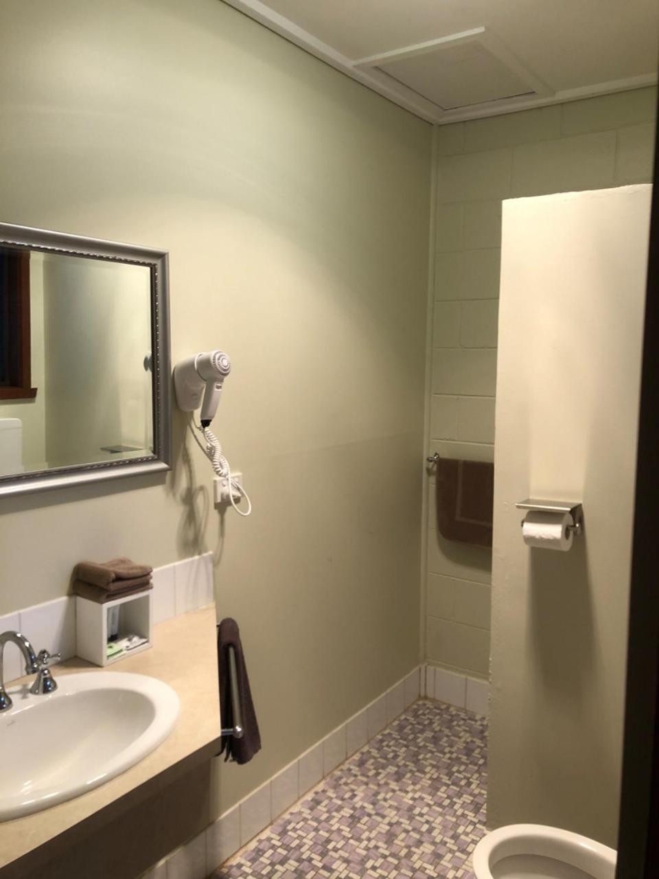 Family Room with Private Bathroom photo 2
