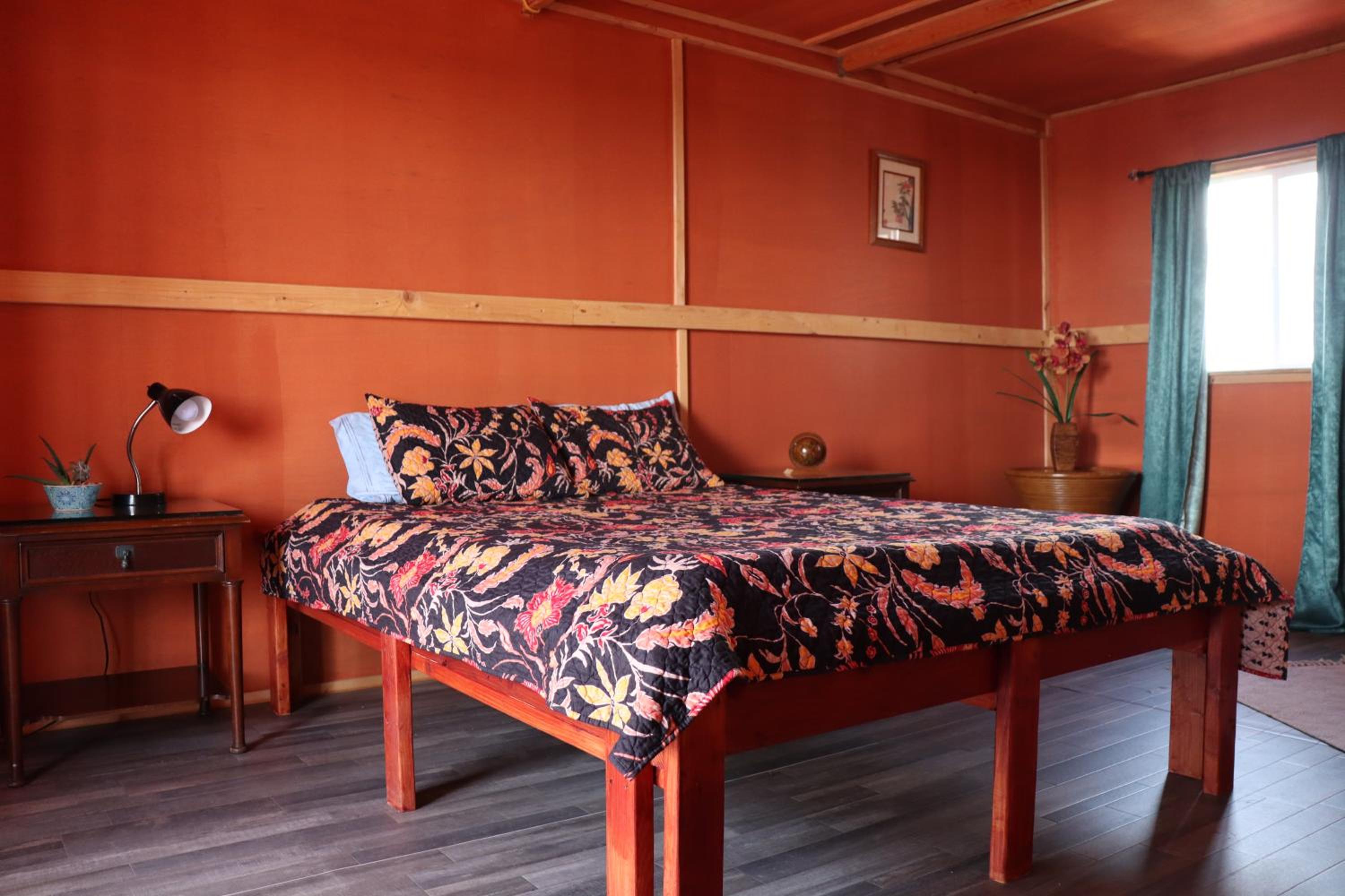 Queen Room with Balcony - Photo 1