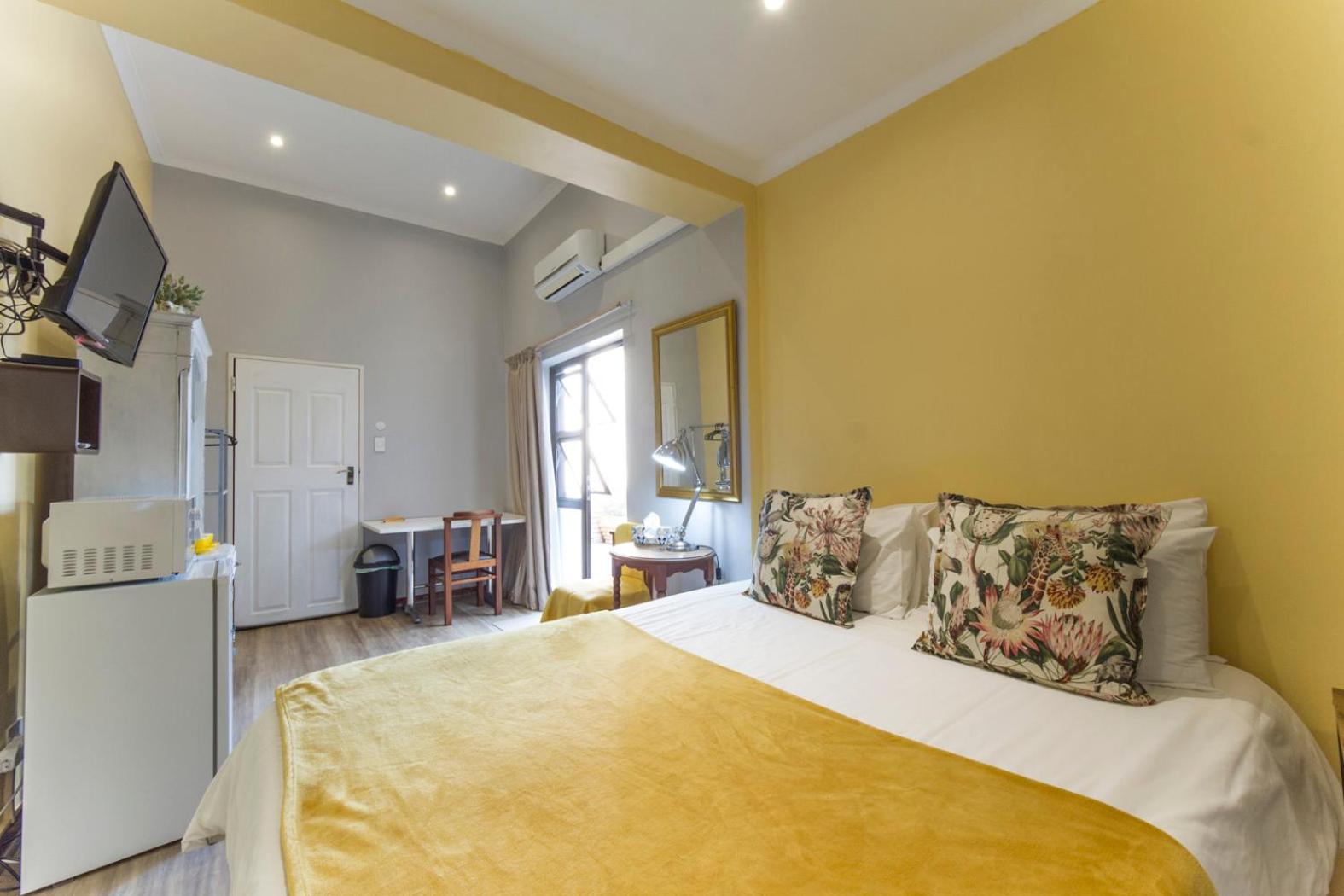 Deluxe Queen Room - Photo 2
