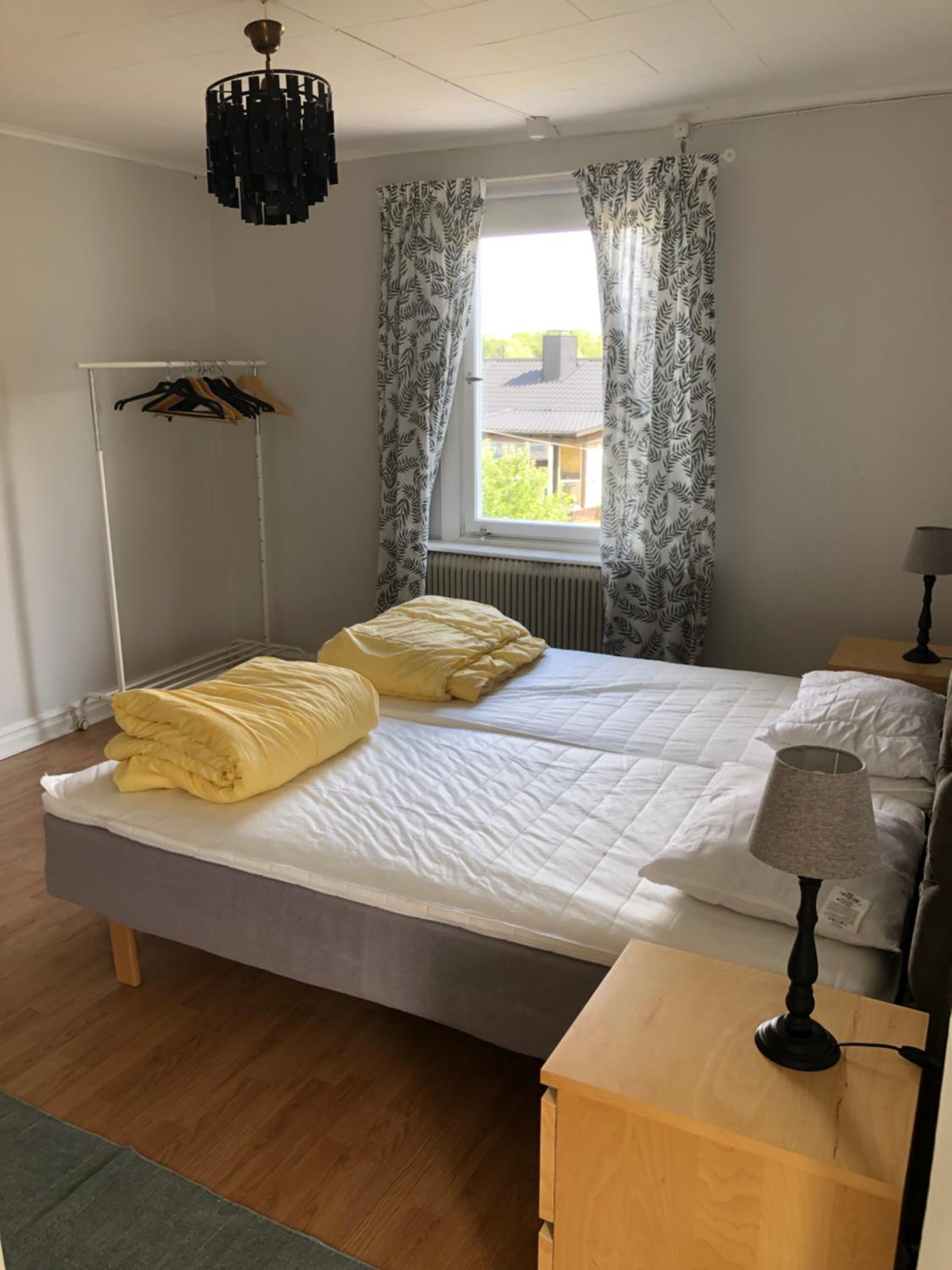 Six-Bedroom House photo 1