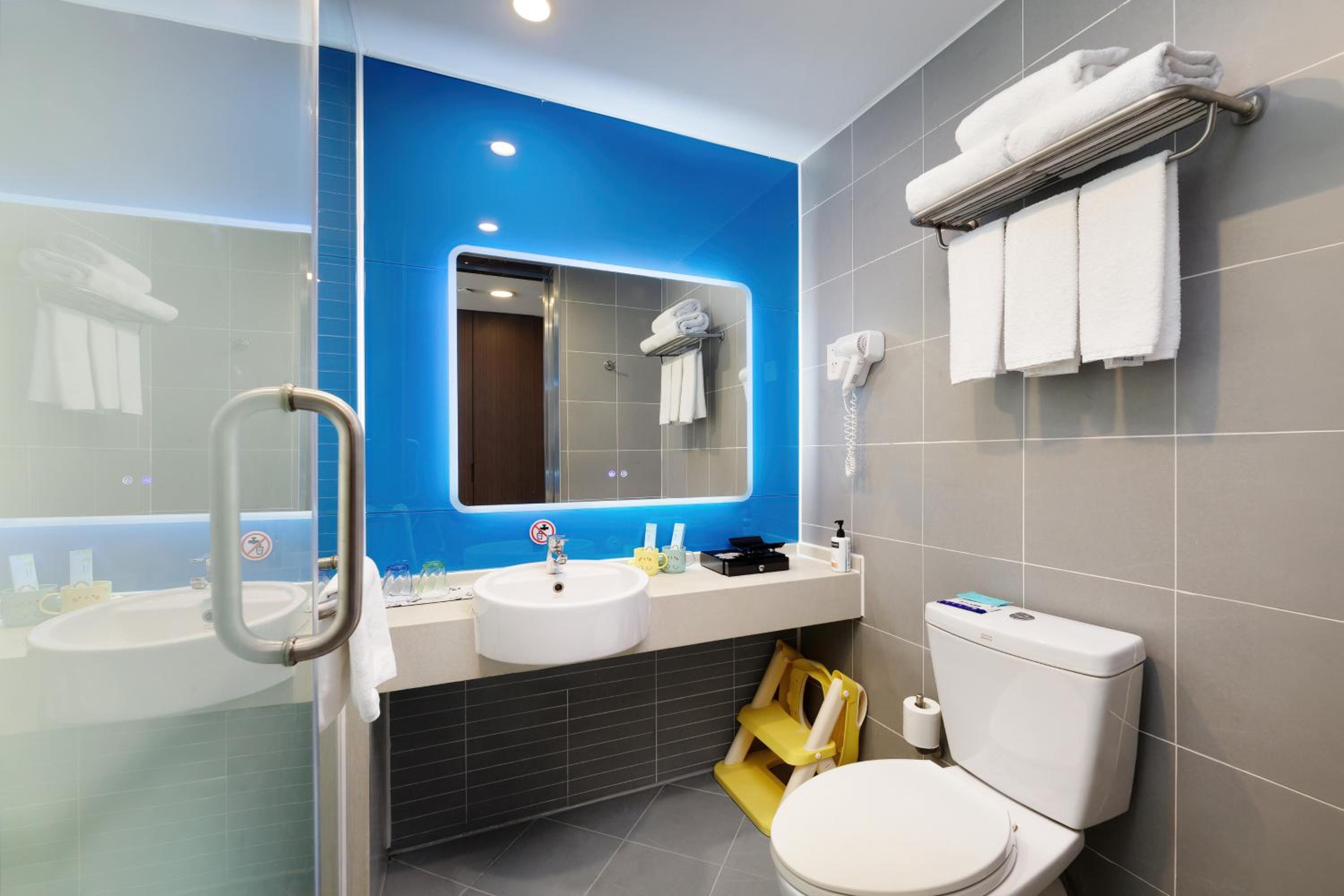 Queen Suite - Photo 3