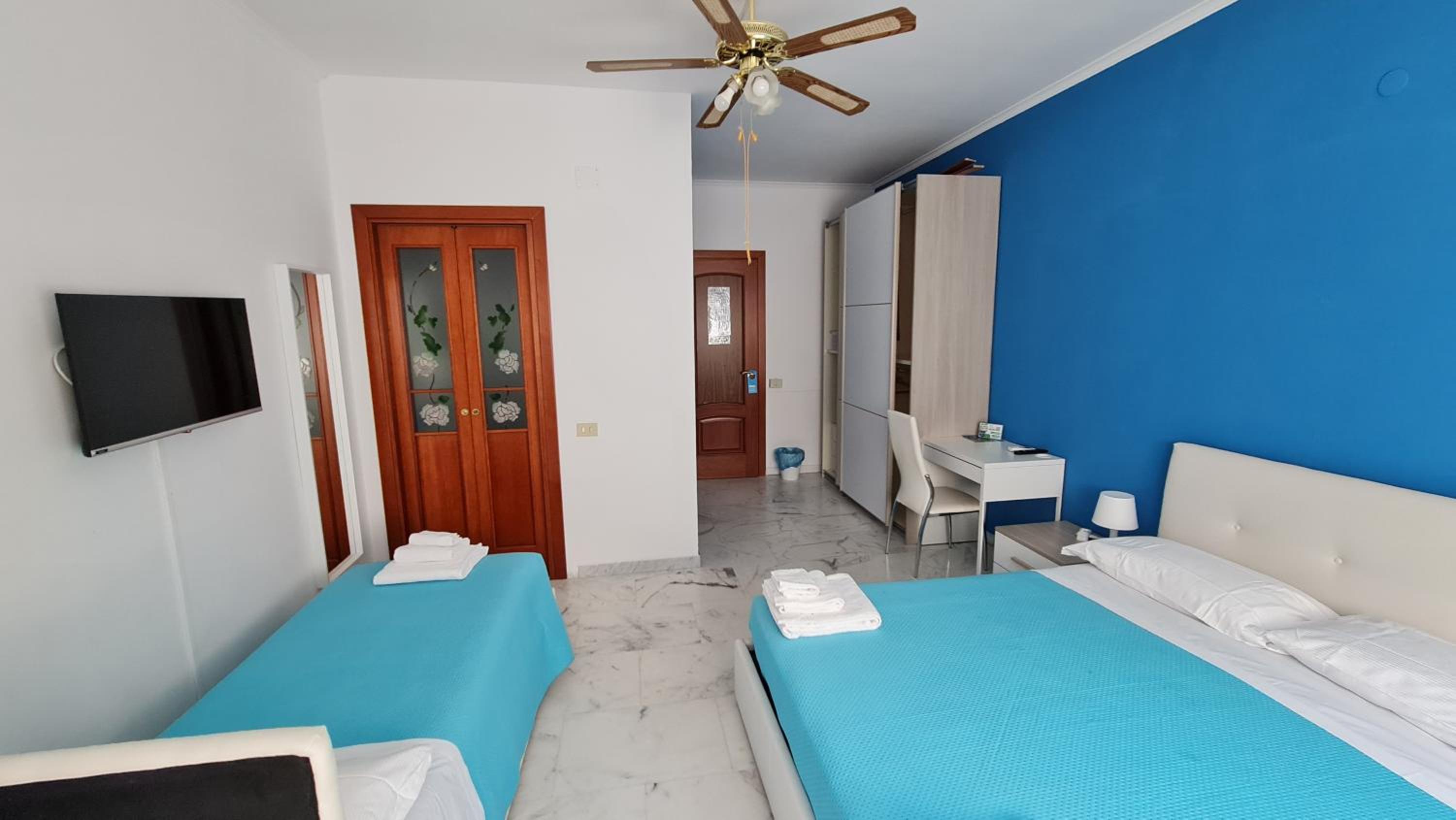 Triple Room with Private Bathroom photo 3