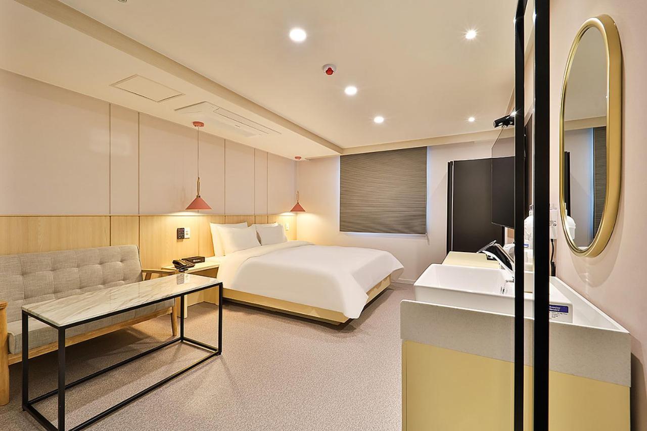 Deluxe Double Room - Photo 7