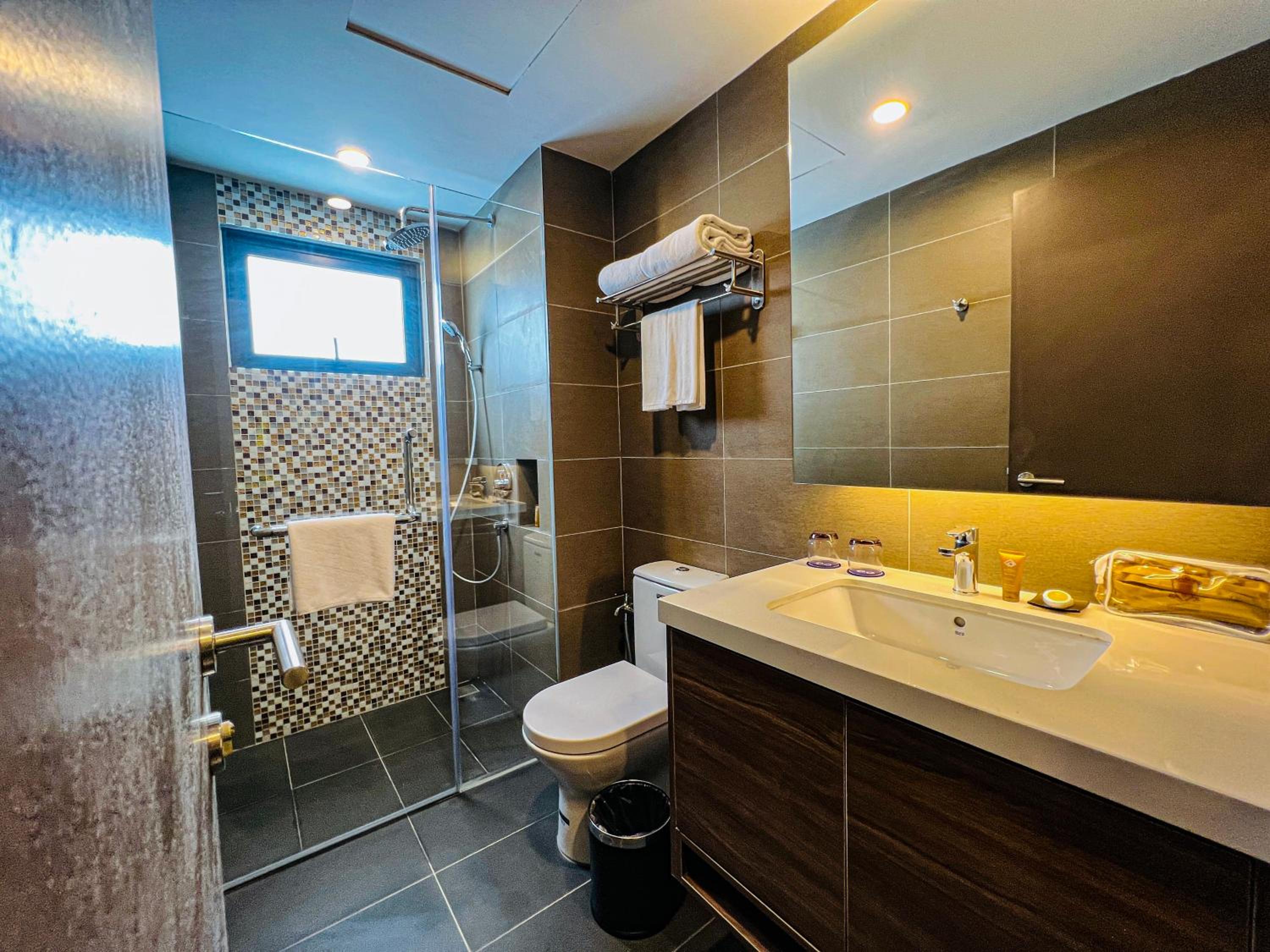 Three-Bedroom Suite - Photo 6