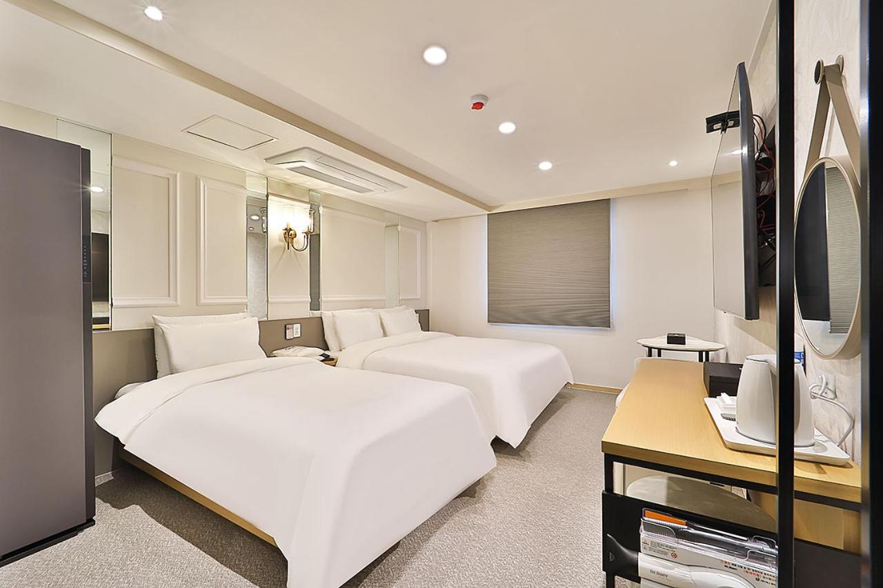 Twin Room - Photo 7