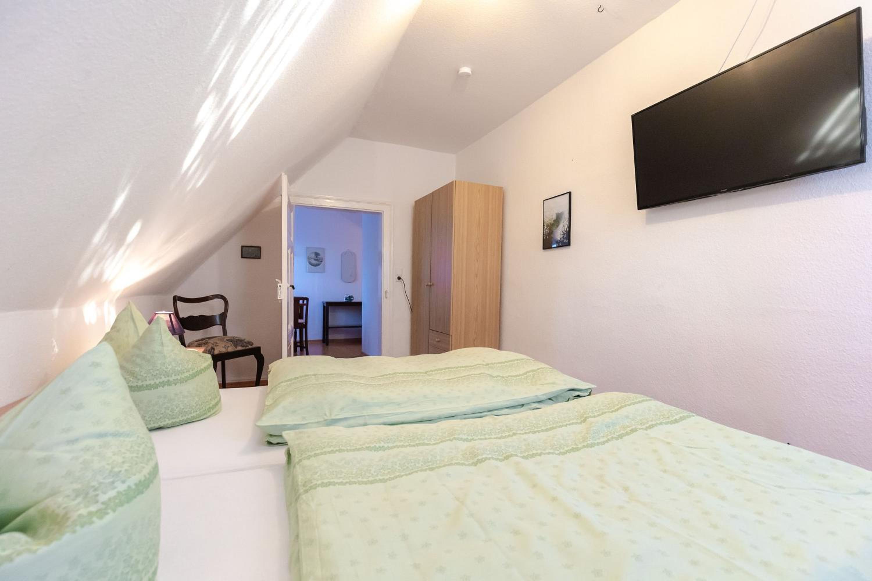 Three-Bedroom Apartment - High Floor photo 2