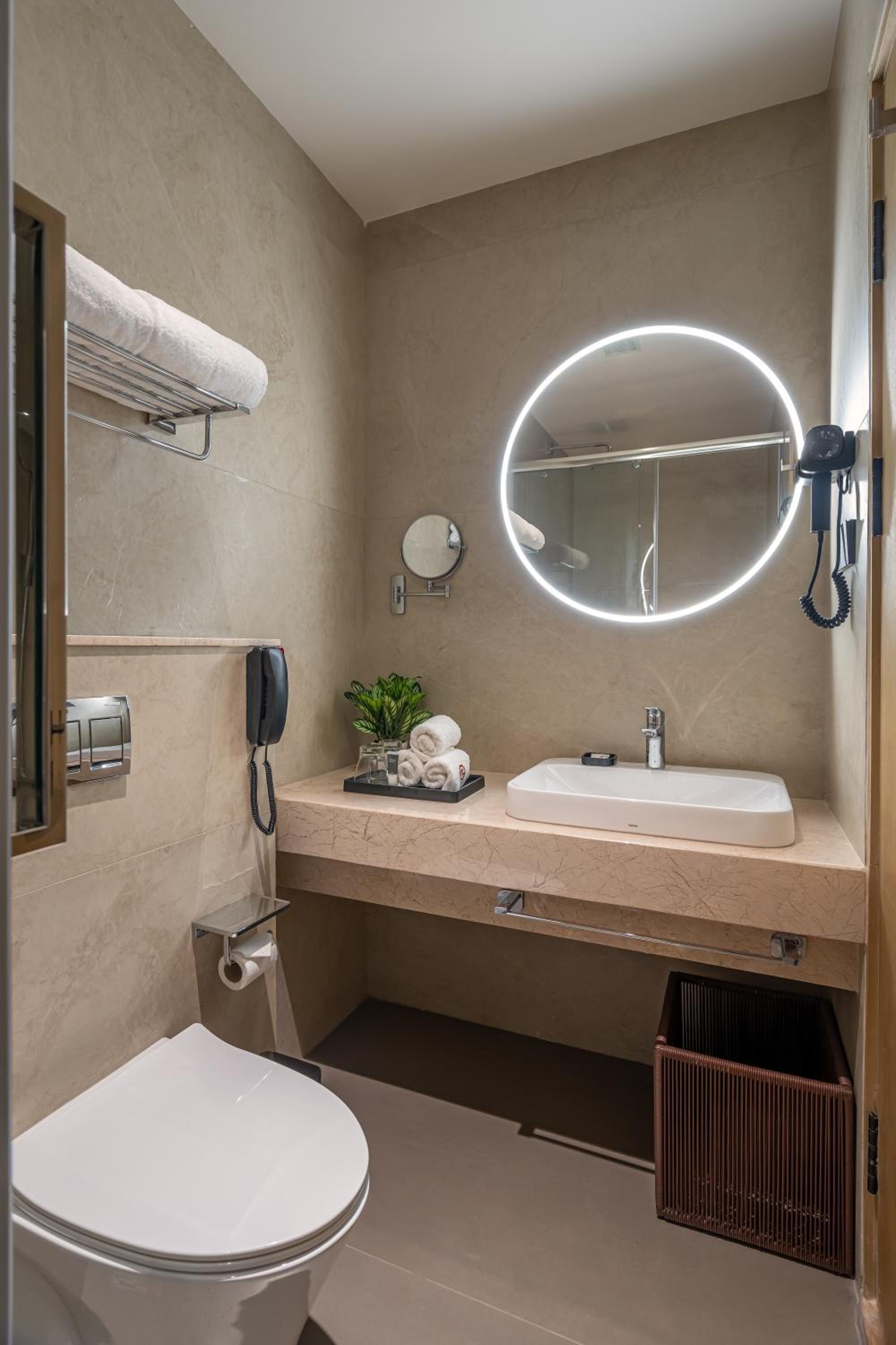 Standard Double Room - Photo 11