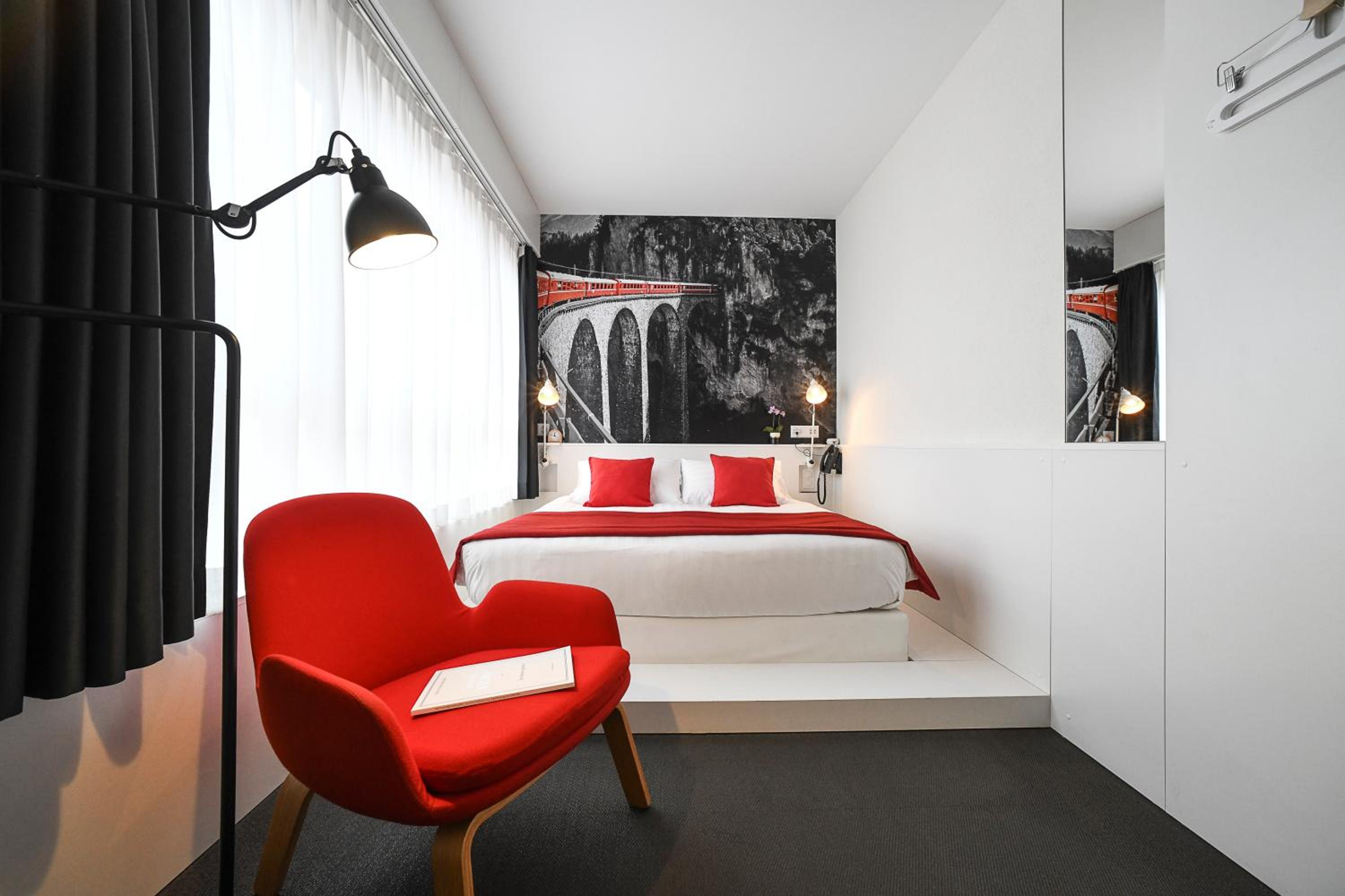 Single Room thumbnail 6