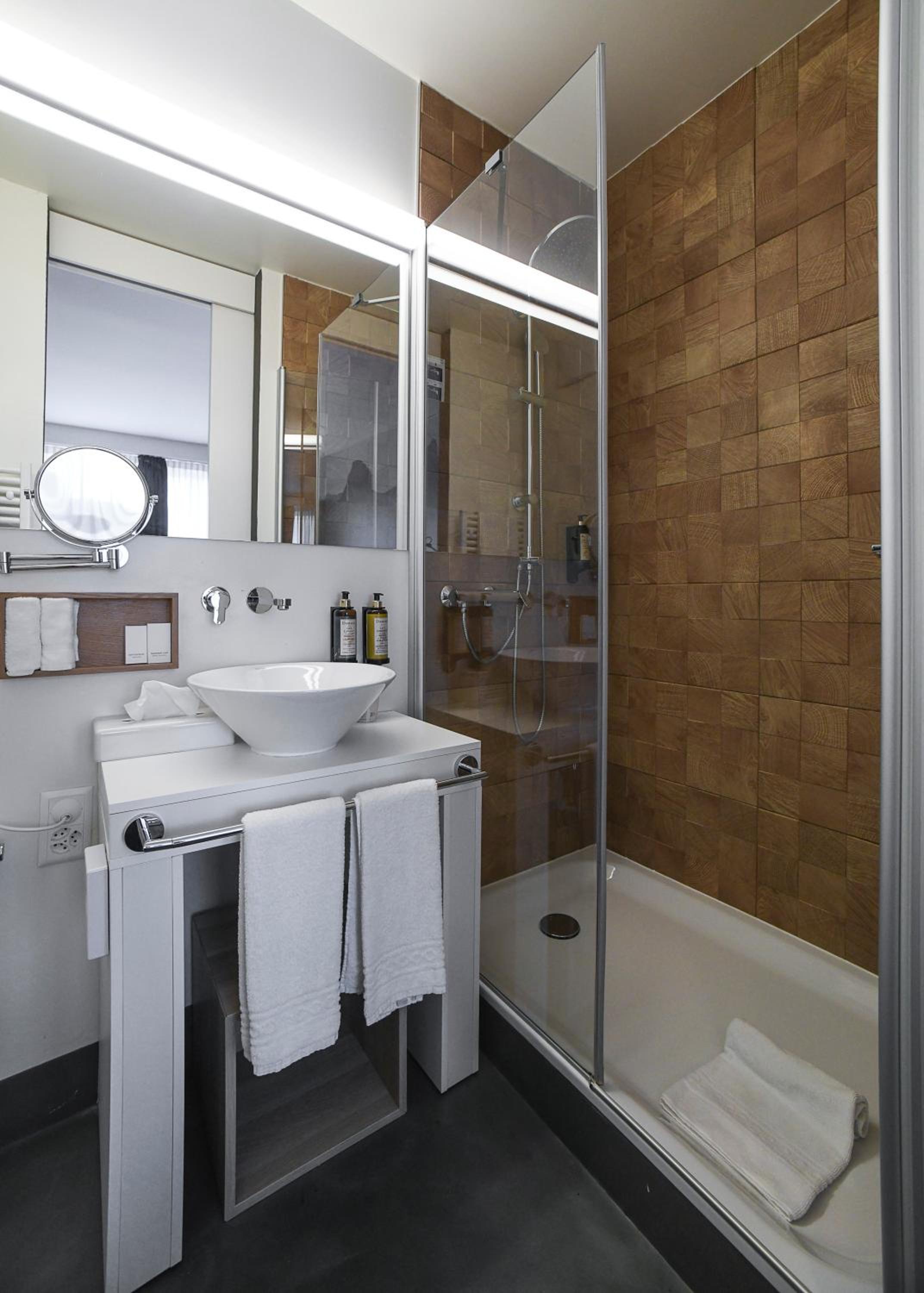 Double Room with Terrace thumbnail 5
