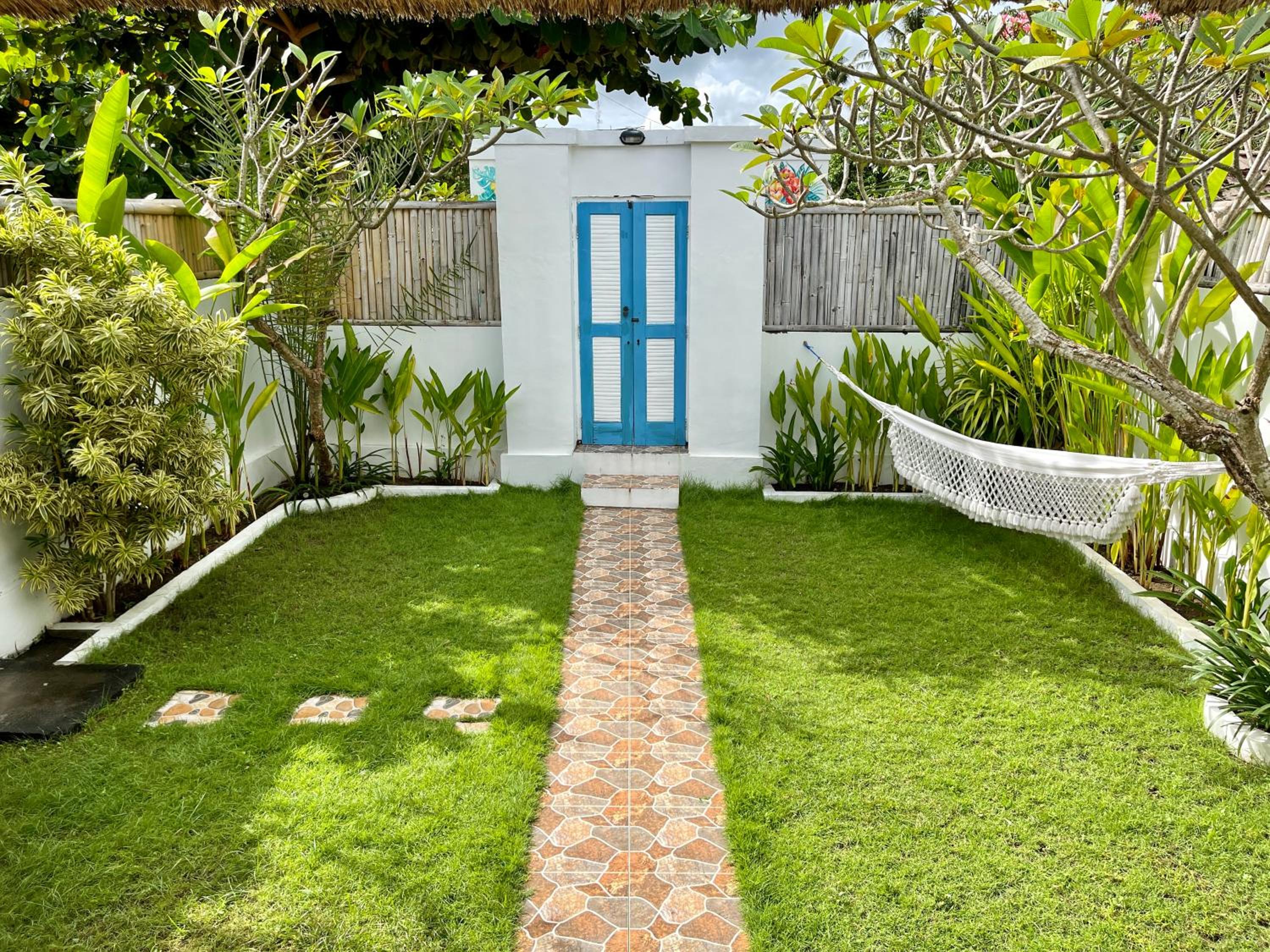 Deluxe Bungalow with Garden View photo 2