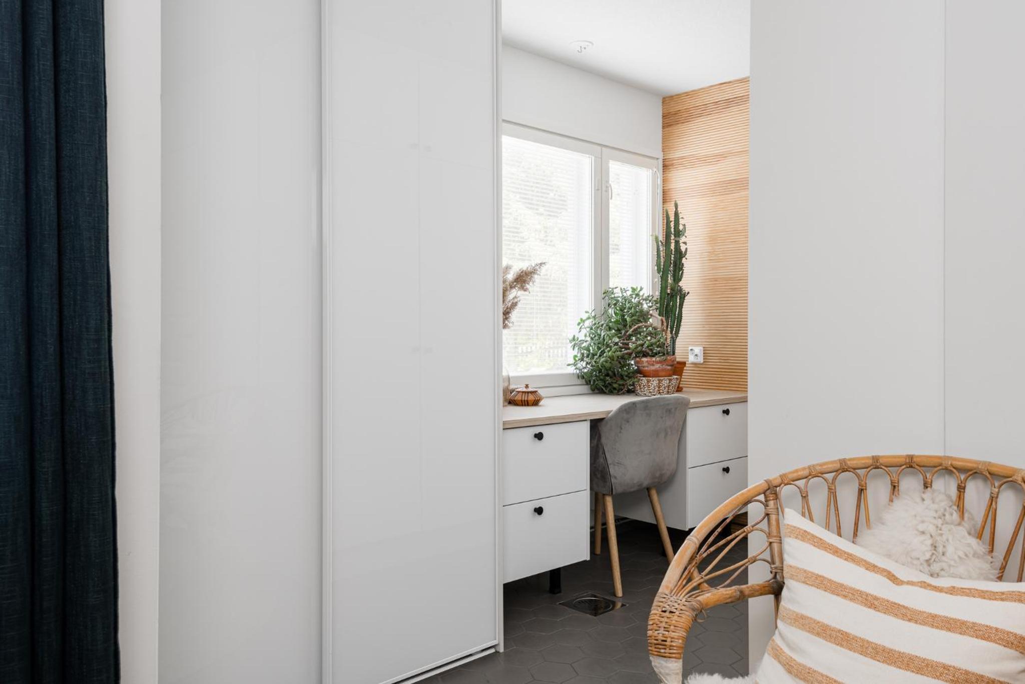 Three-Bedroom House - Photo 8