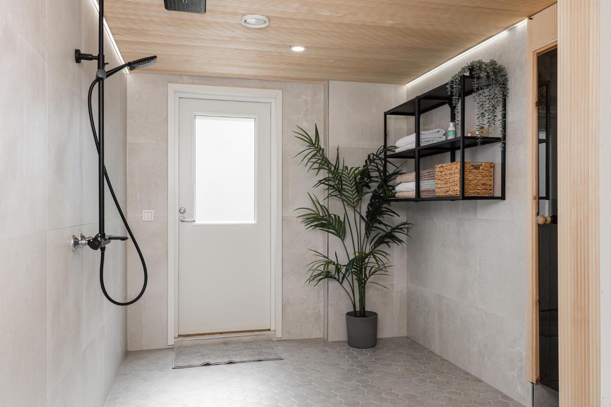 Three-Bedroom House - Photo 9